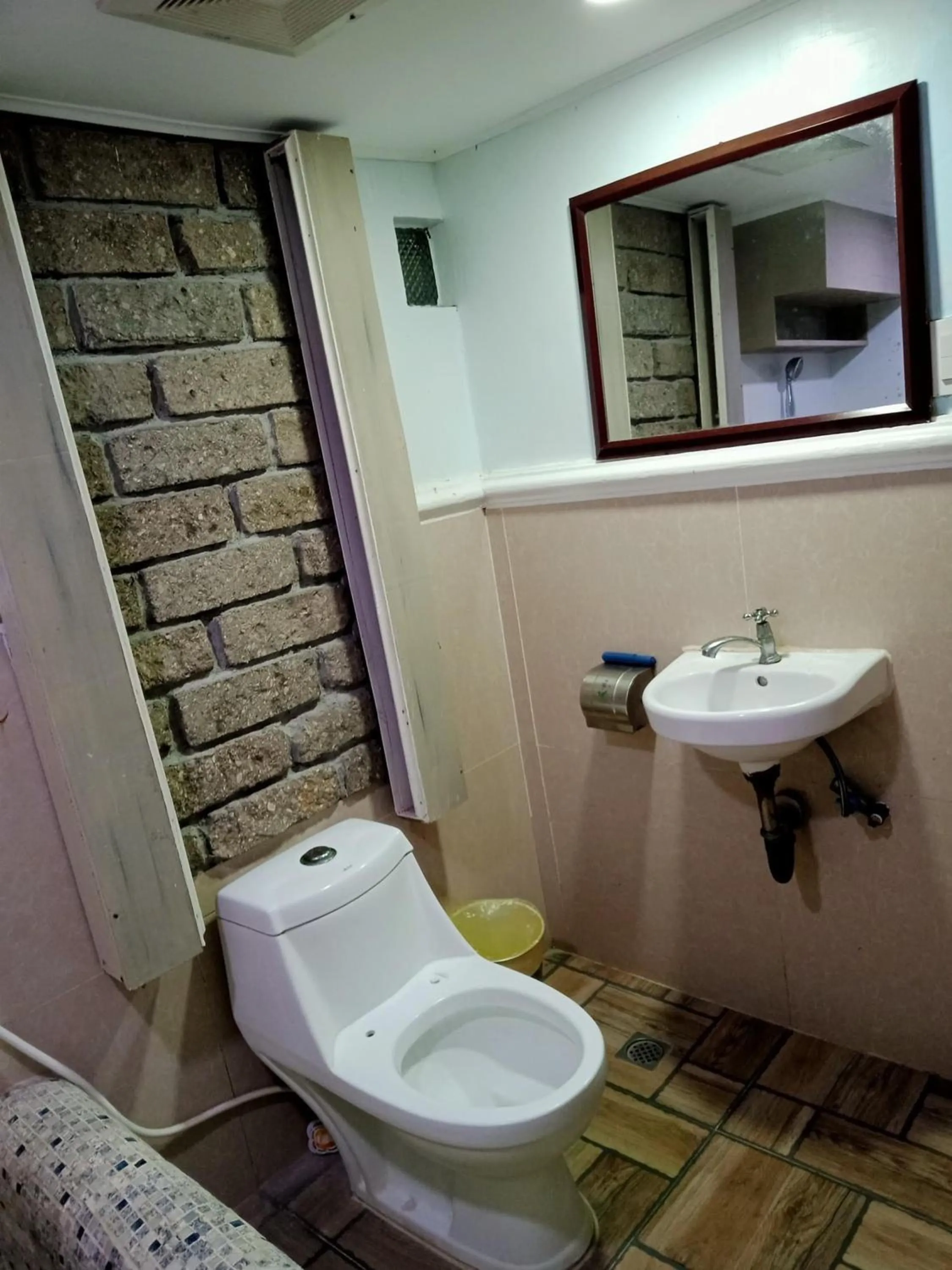 Toilet in La Vista Pansol Resort Complex by RedDoorz