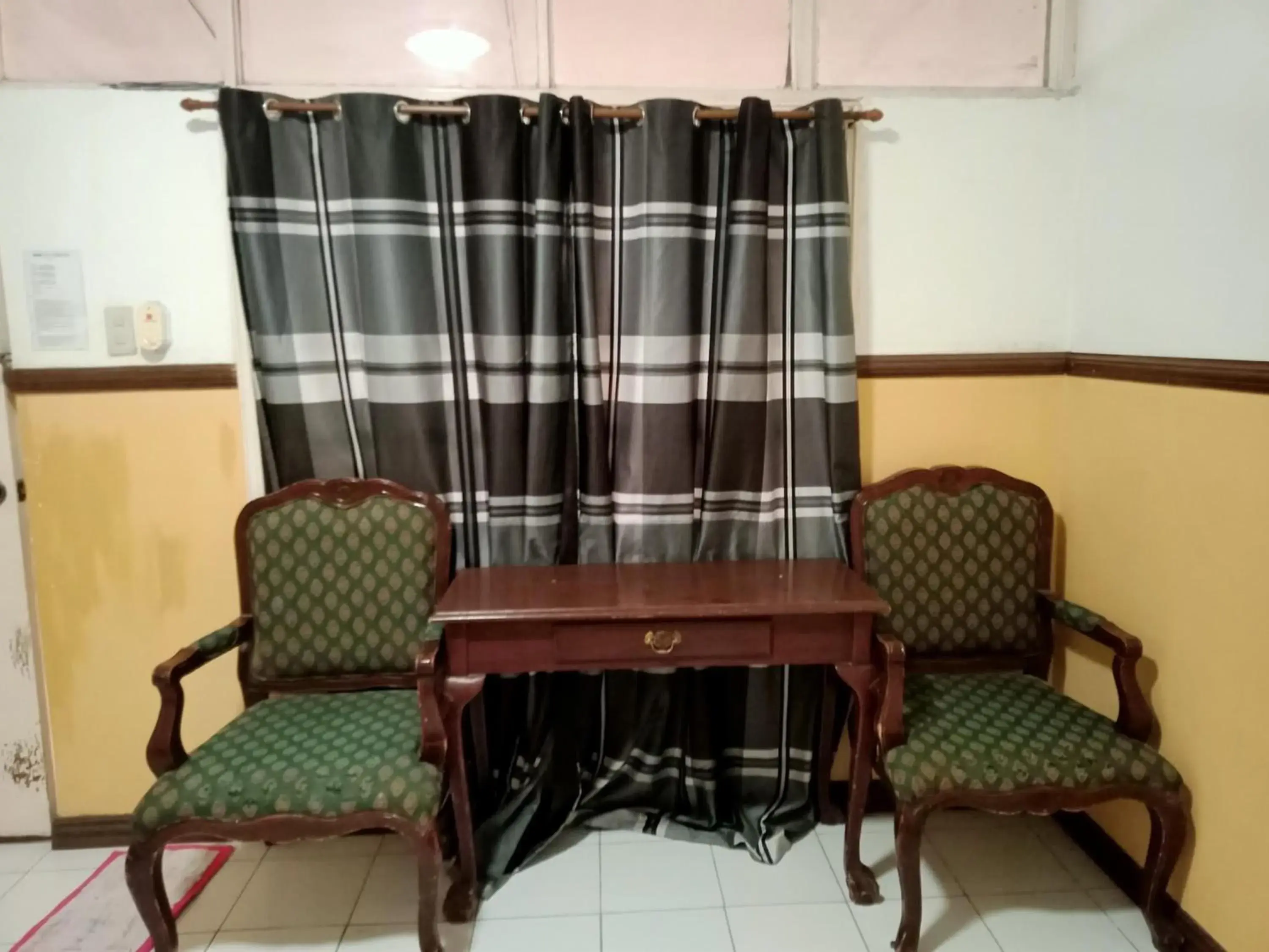 Living room in La Vista Pansol Resort Complex by RedDoorz Living room in La Vista Pansol Resort Complex by RedDoorz