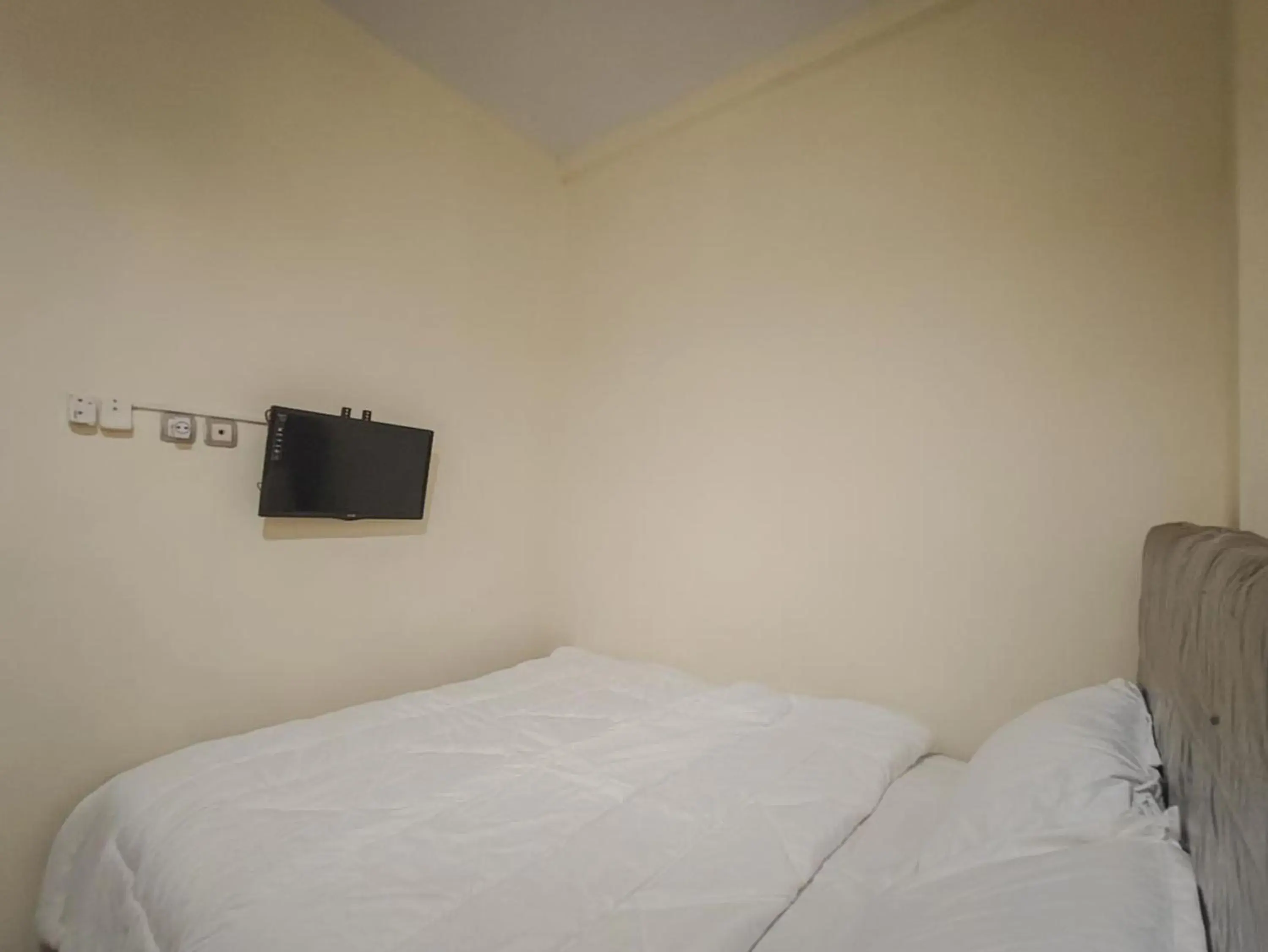 TV and multimedia, Bed in KoolKost @ Gatot Subroto Timur Denpasar TV and multimedia, Bed in KoolKost @ Gatot Subroto Timur Denpasar