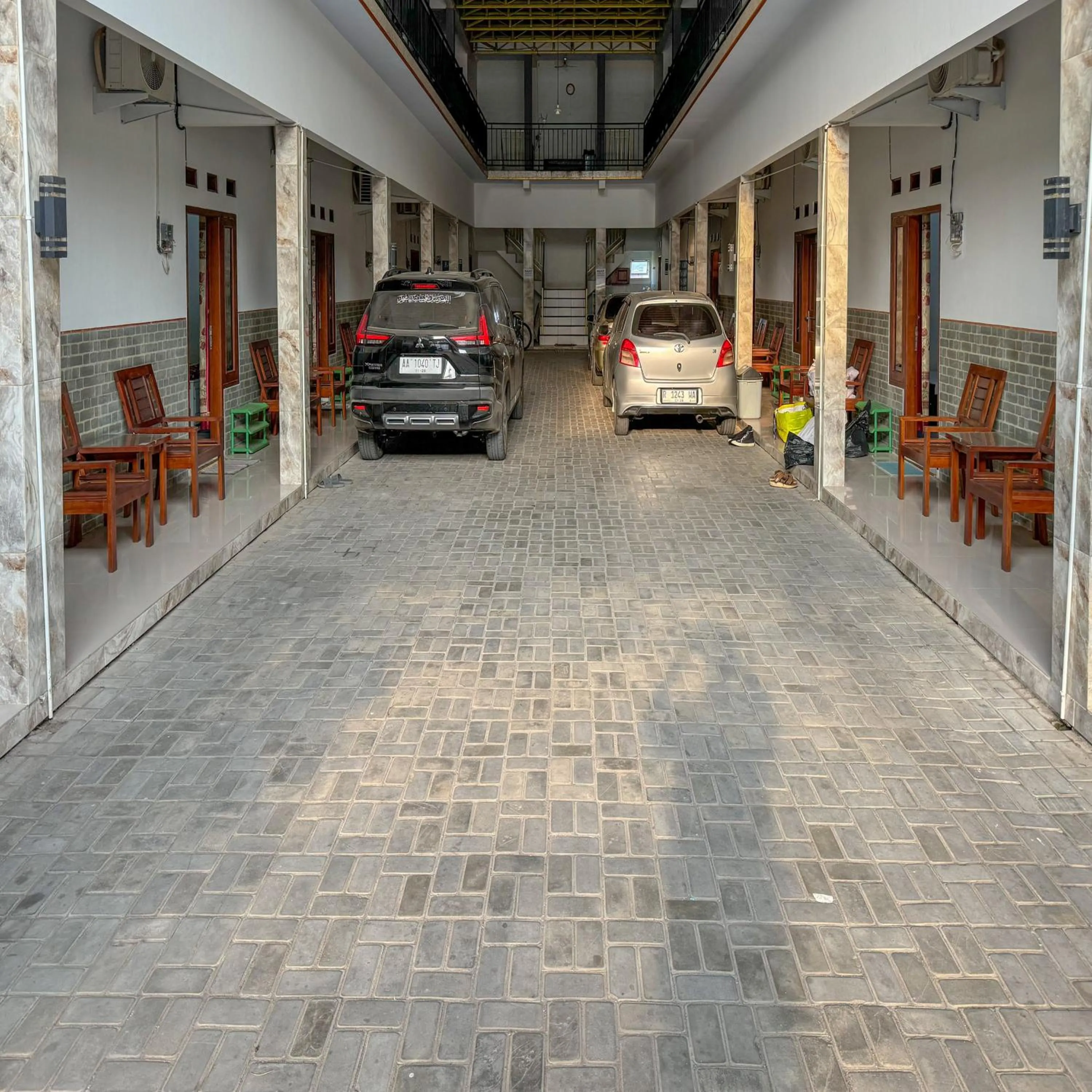 Parking in Hotel Grand New Si Jago Mitra RedDoorz