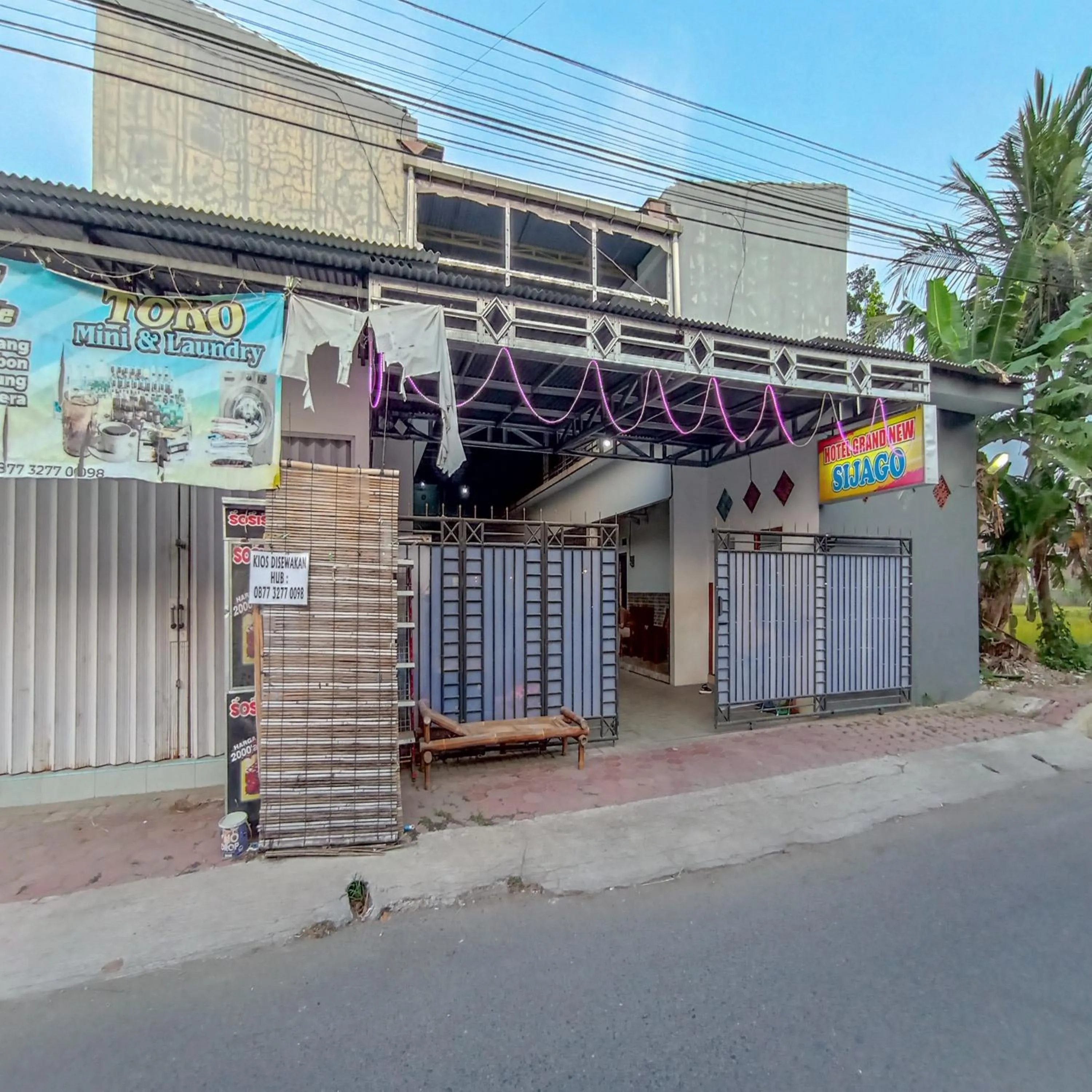 Facade/entrance in Hotel Grand New Si Jago Mitra RedDoorz