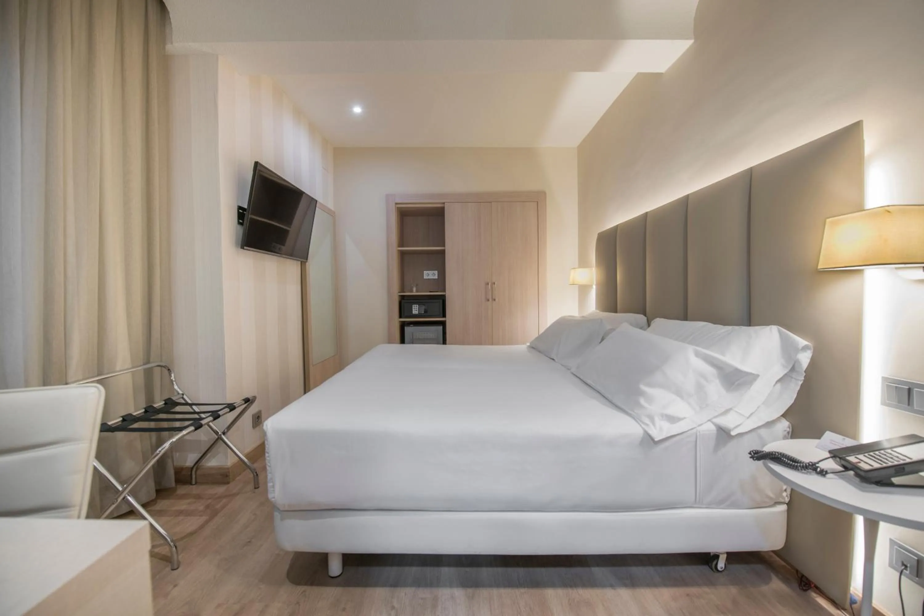 Bed in Hesperia Murcia Centro