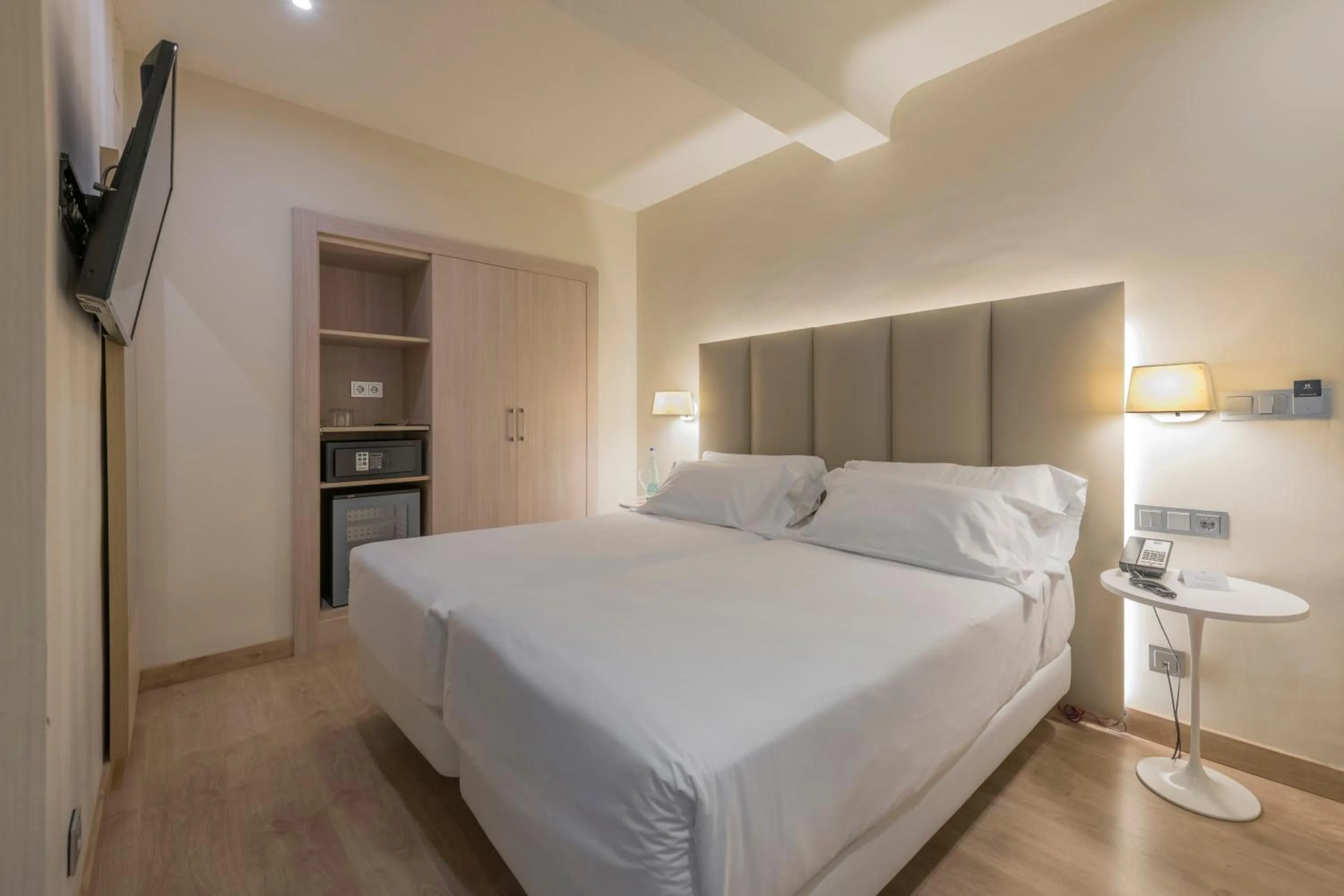 Bed in Hesperia Murcia Centro