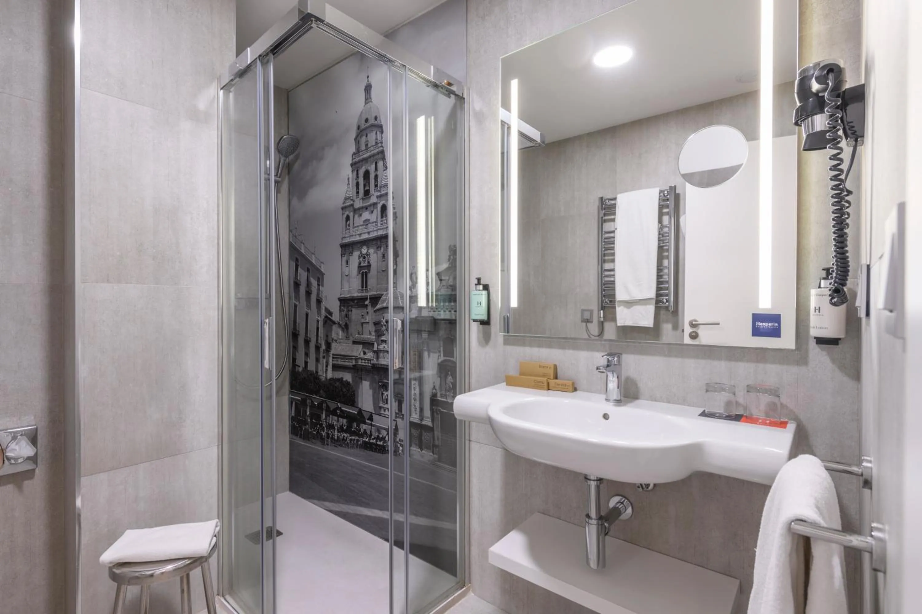 Shower in Hesperia Murcia Centro