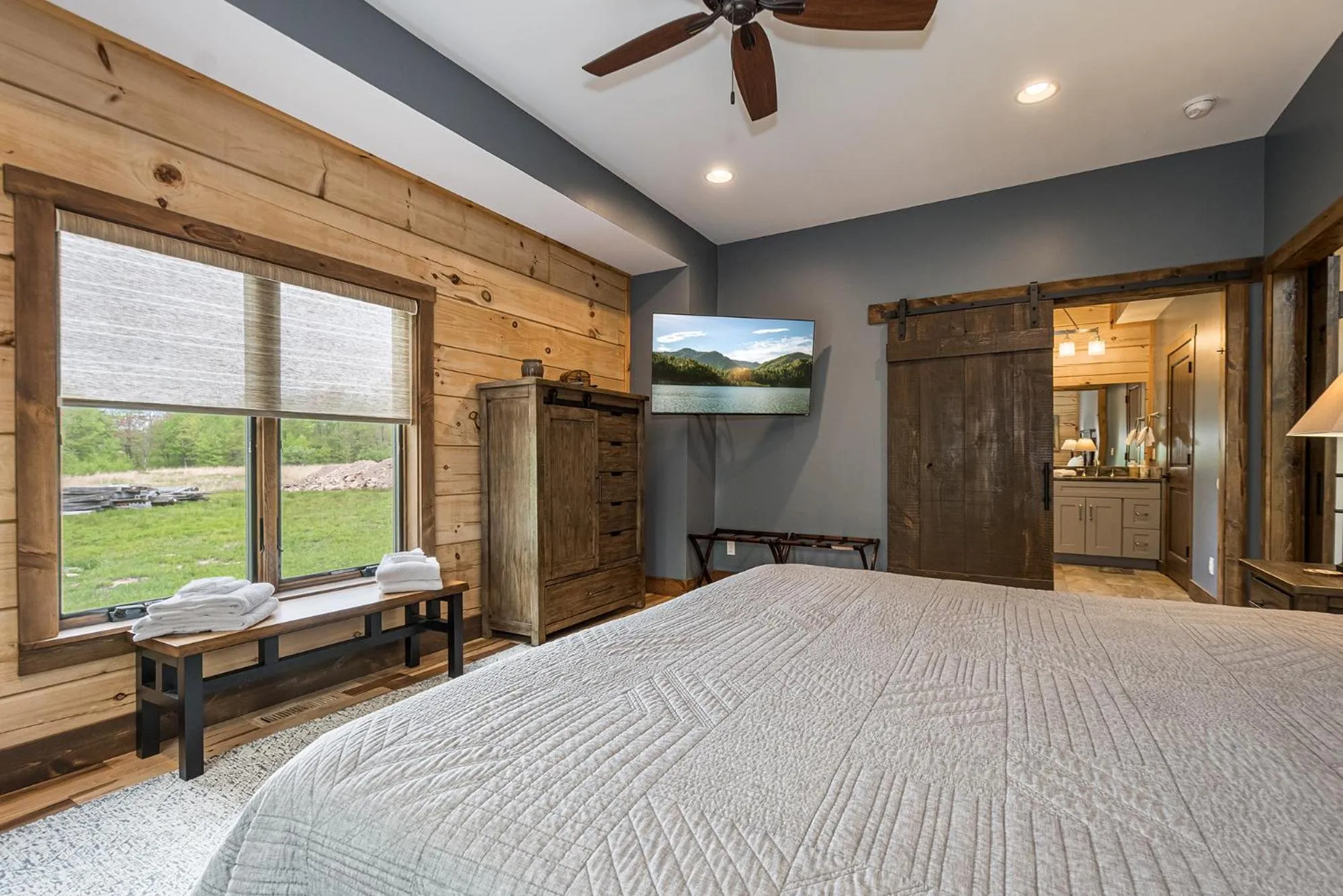 Property building, Bed in Away in the Mountains