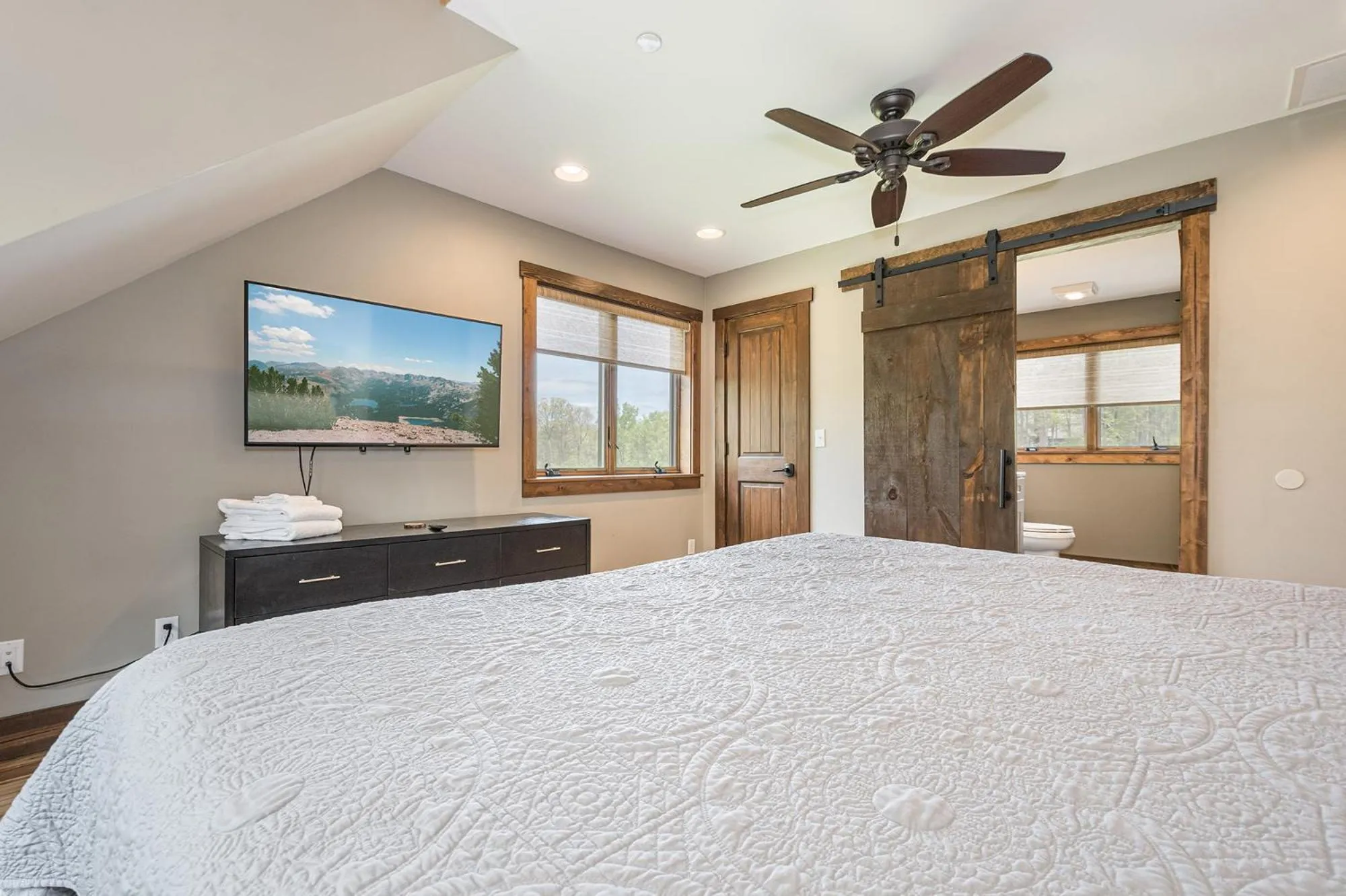 Property building, Bed in Away in the Mountains