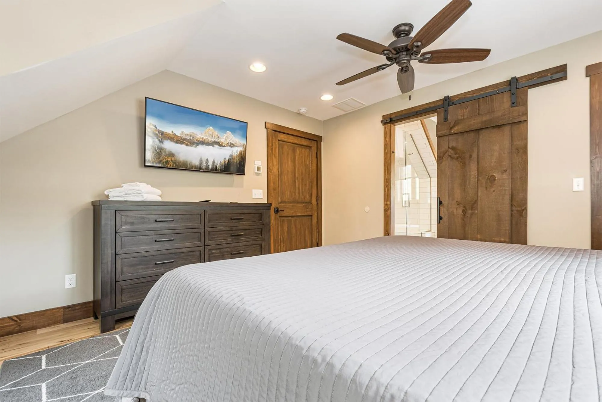 Property building, Bed in Away in the Mountains