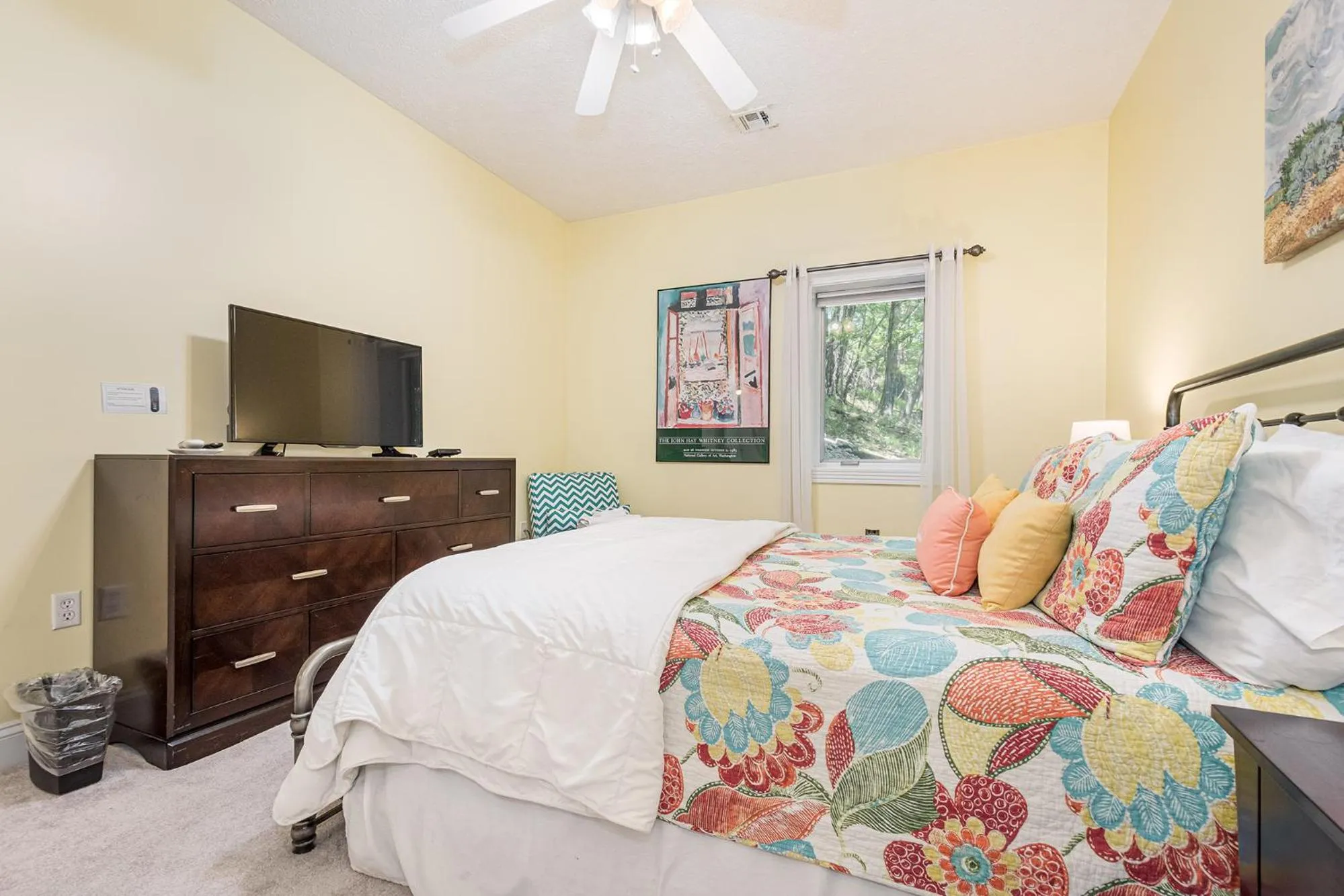 Property building, Bed in La Bella Vita