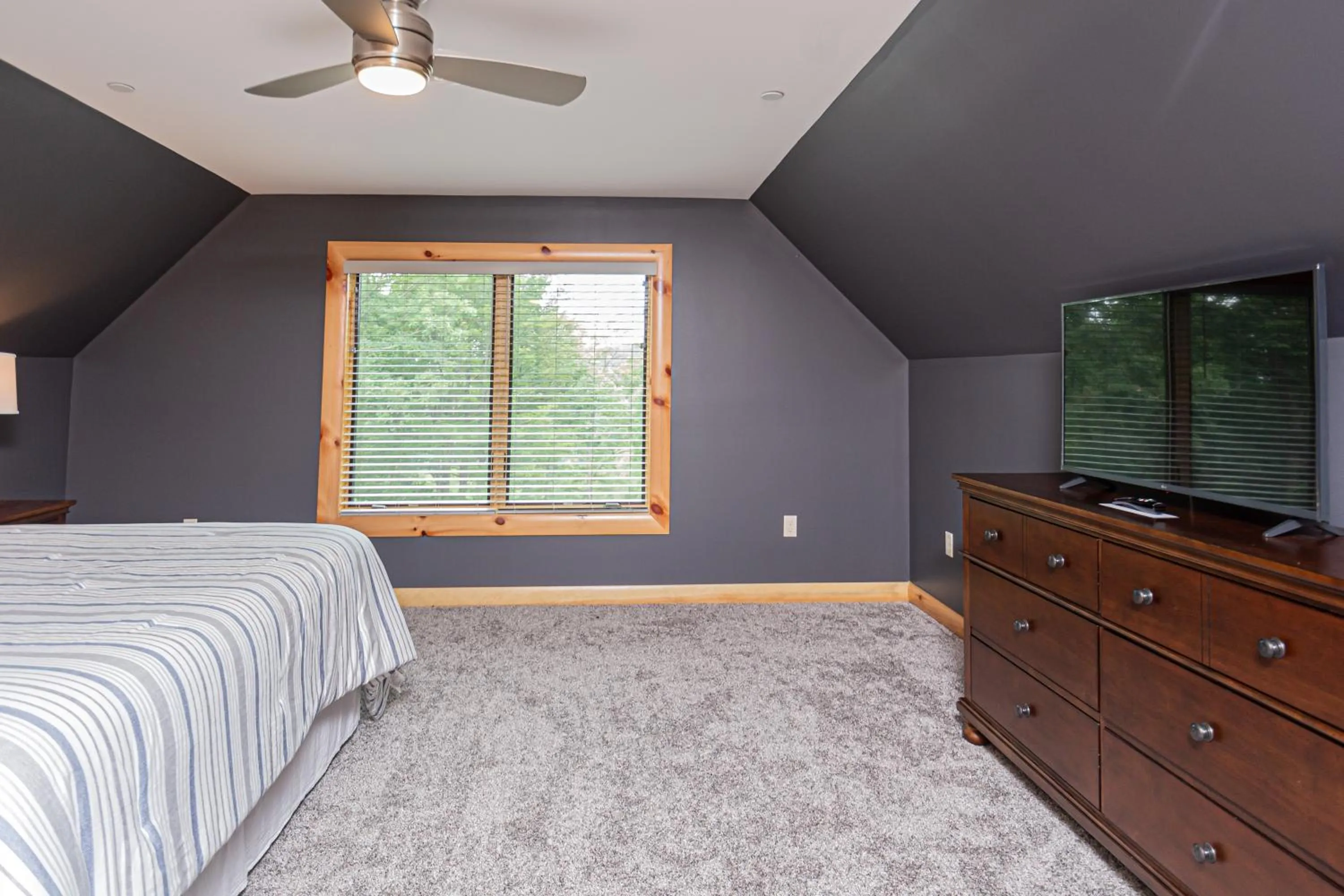 Property building, Bed in Space Mountain