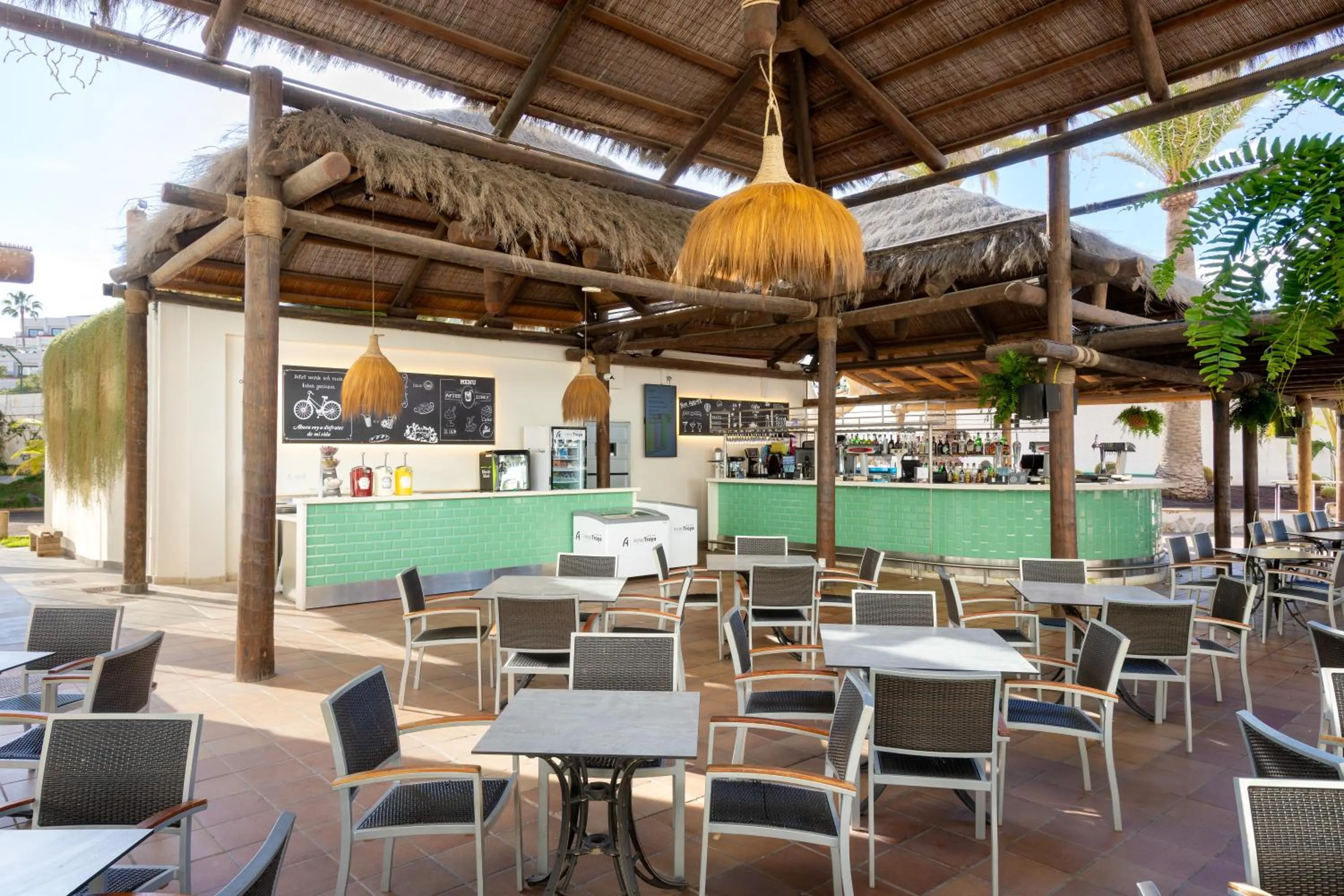 Swimming pool in Alexandre Troya