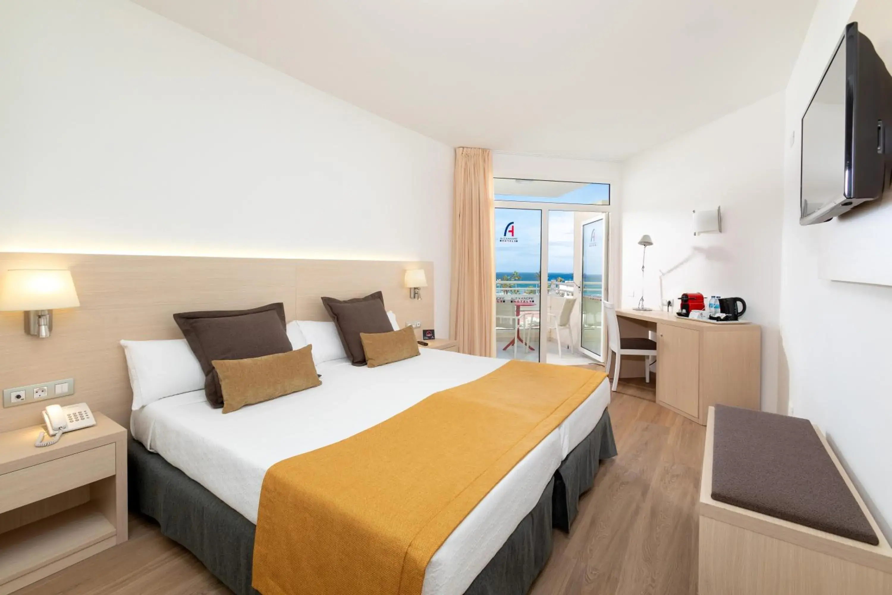 TV and multimedia, Bed in Alexandre Troya TV and multimedia, Bed in Alexandre Troya