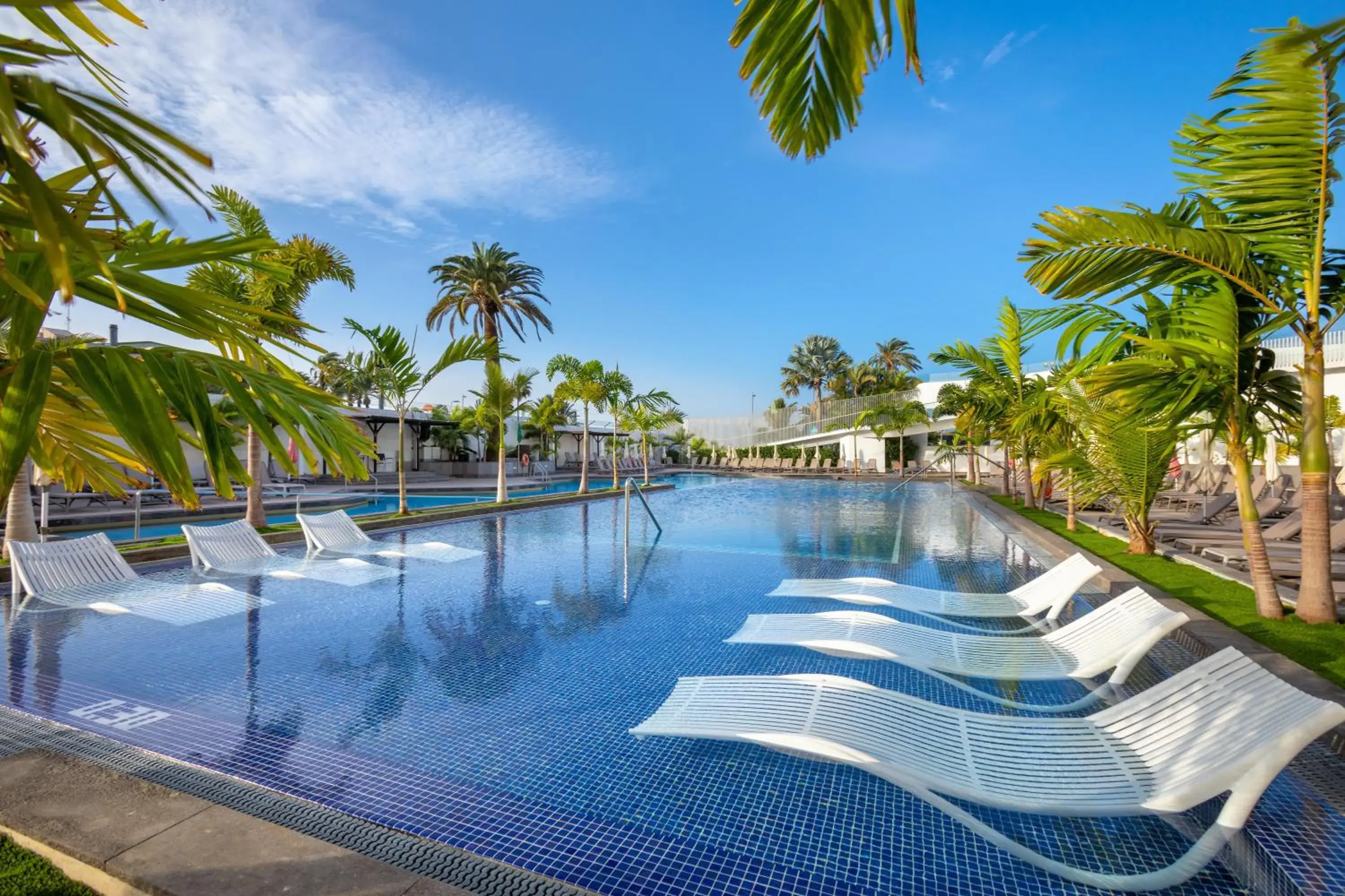 Swimming pool in Alexandre Troya Swimming pool in Alexandre Troya