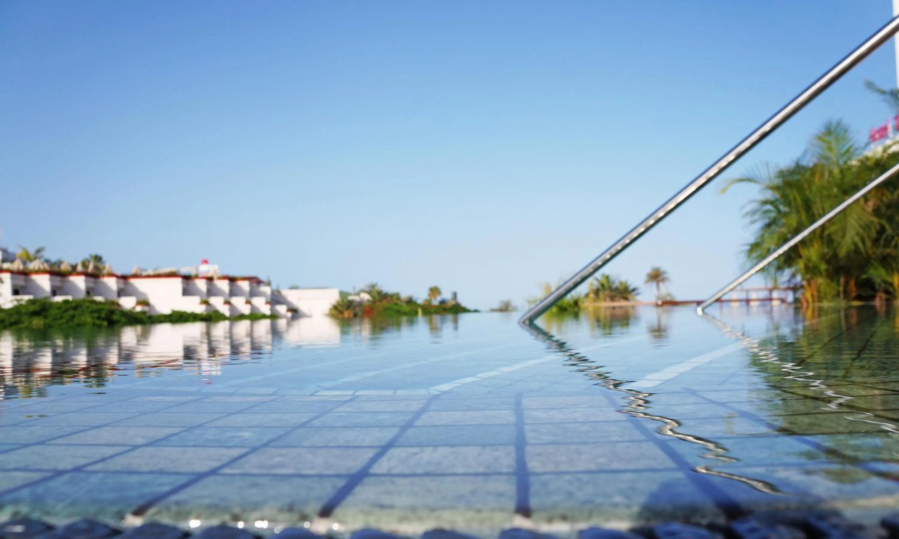 Swimming pool in Alexandre Troya