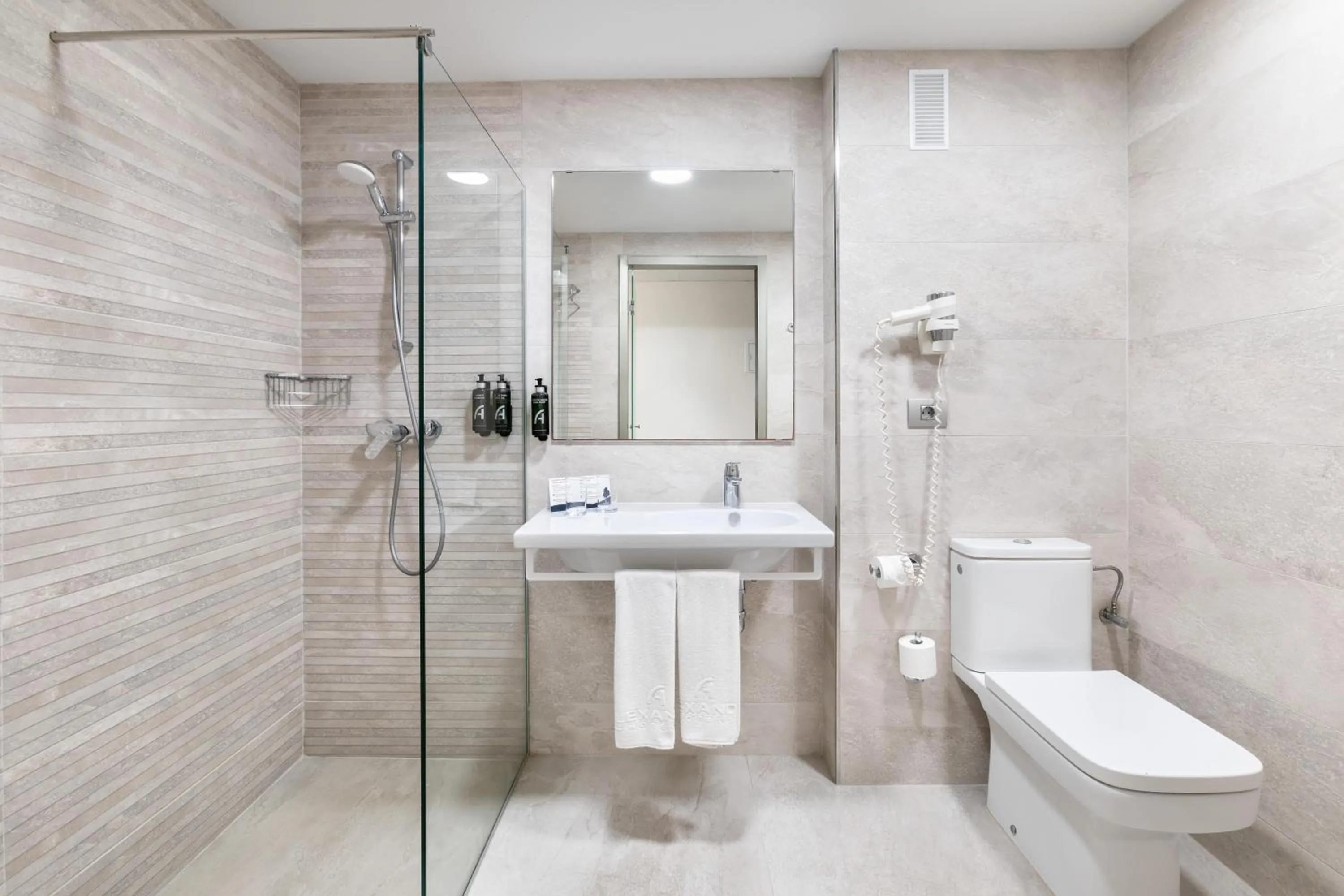 Shower in Alexandre Troya