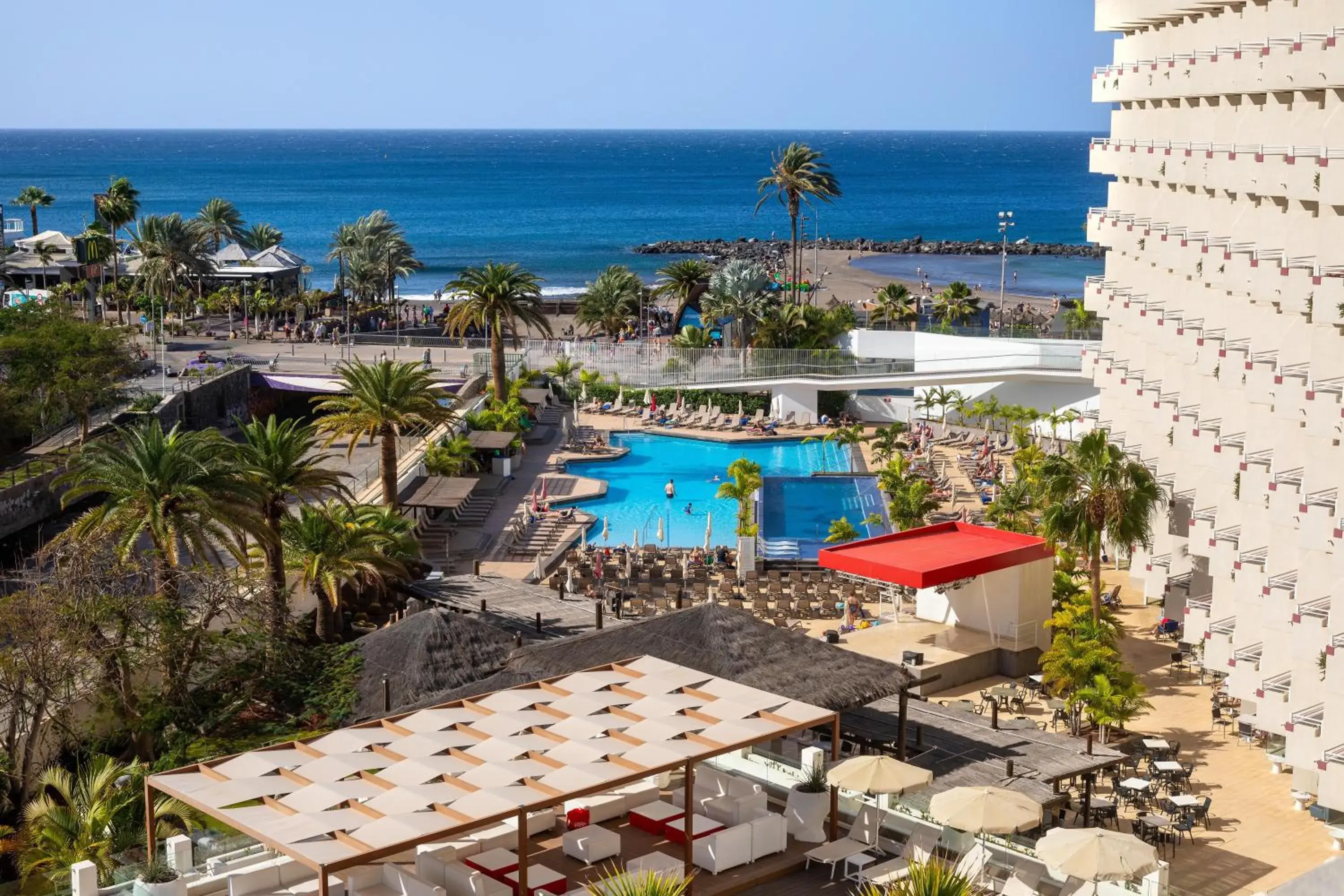 Property building in Alexandre Troya Property building in Alexandre Troya