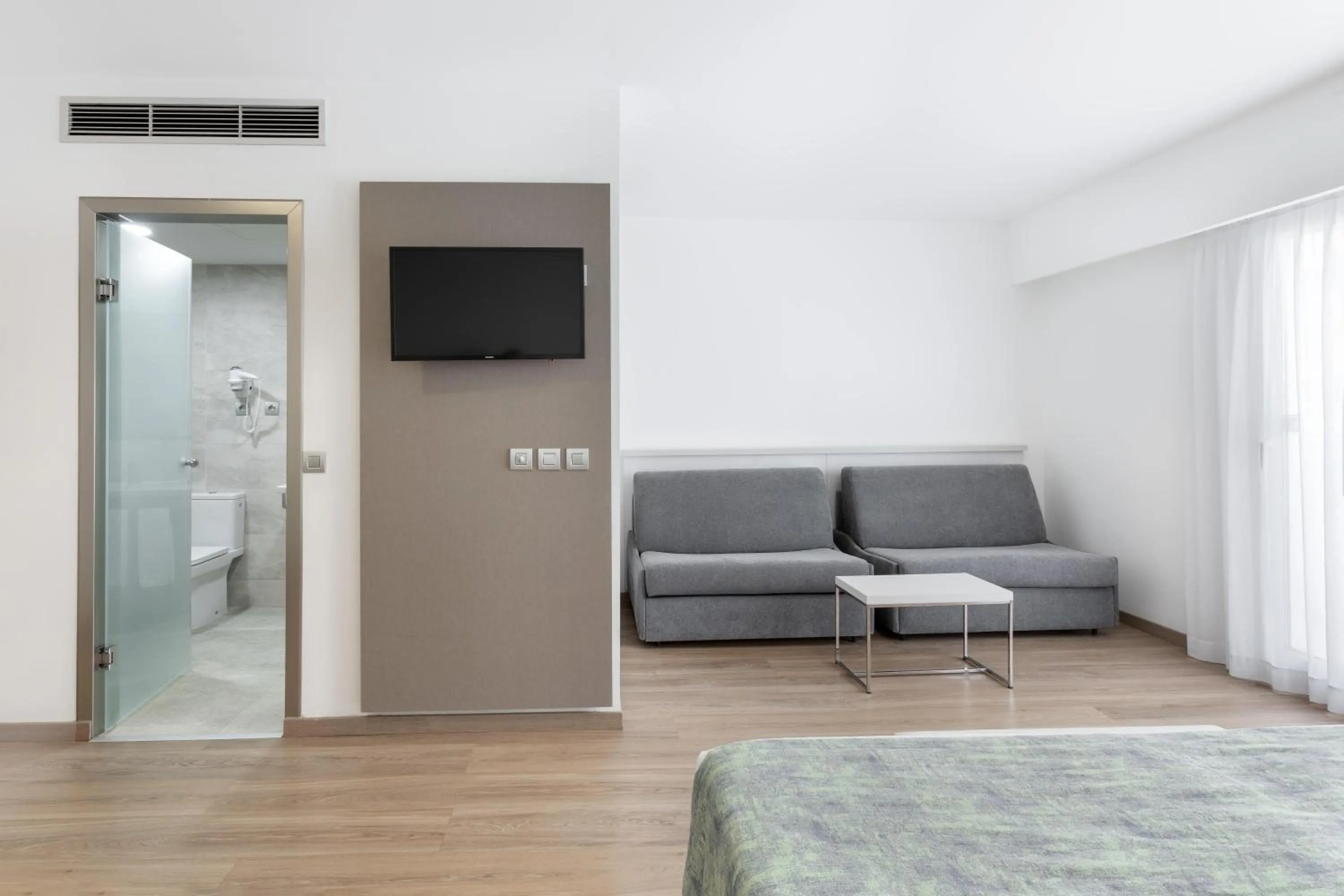 Photo of the whole room in Alexandre Troya