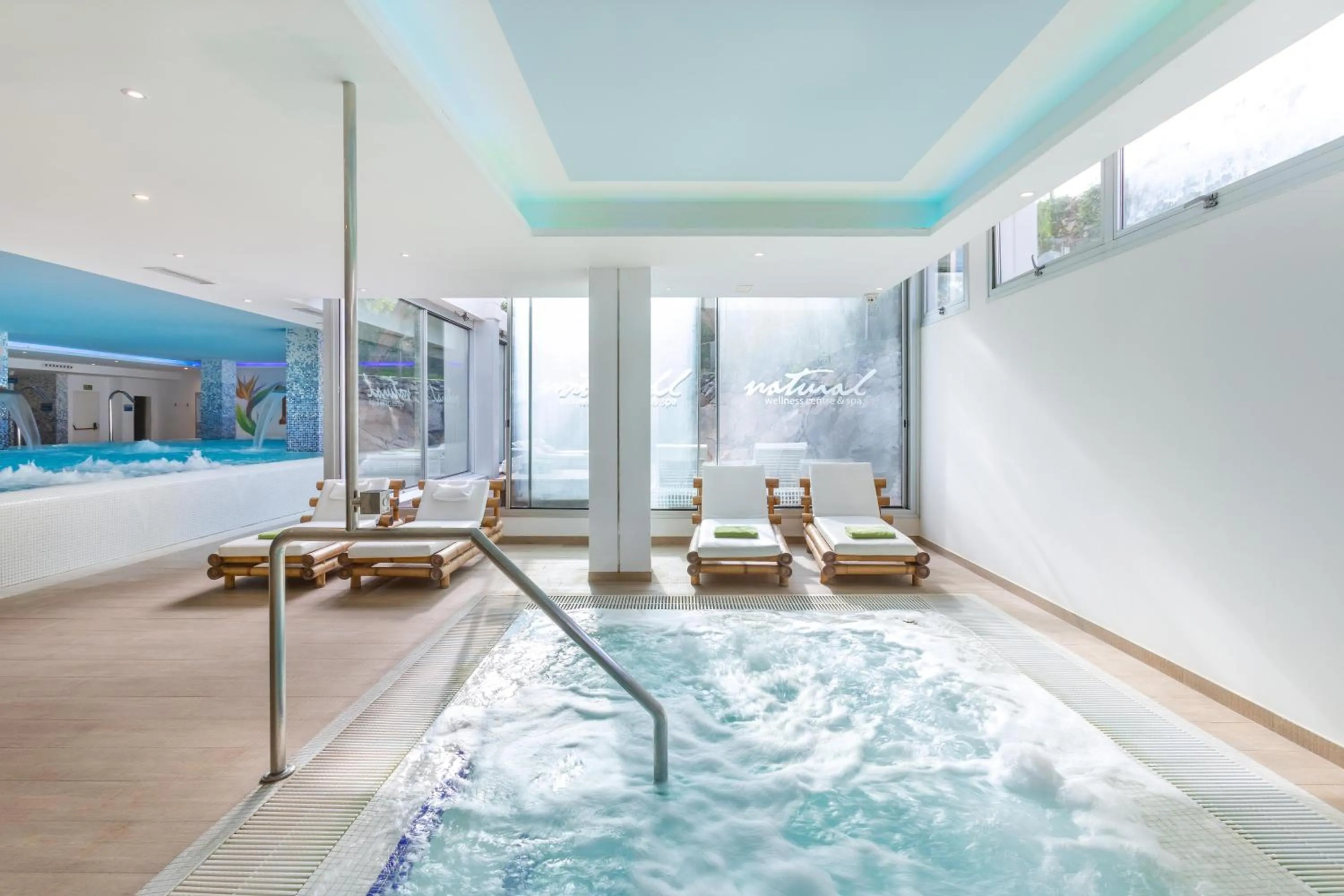 Hot Spring Bath in Alexandre Troya