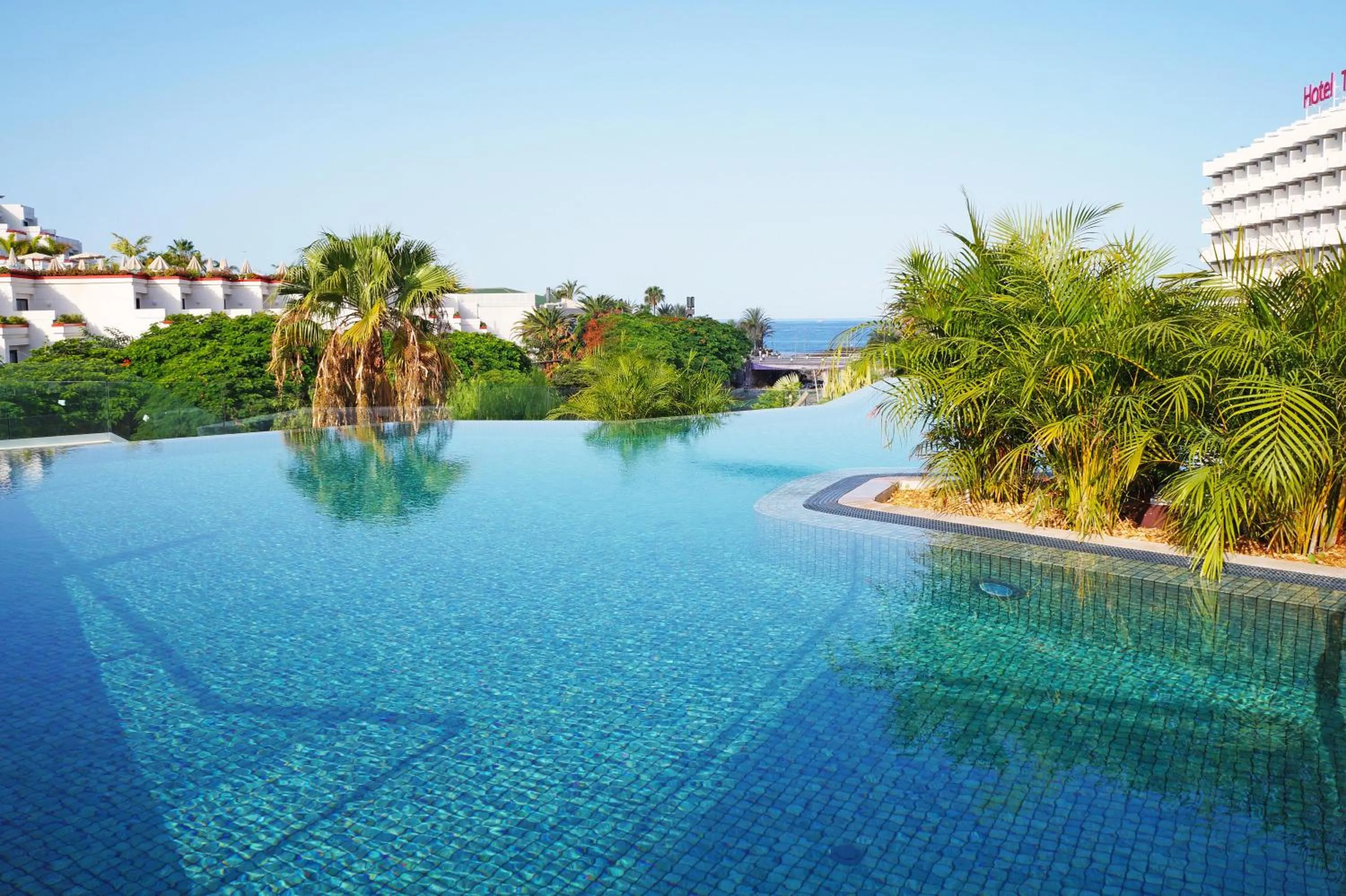 Swimming pool in Alexandre Troya