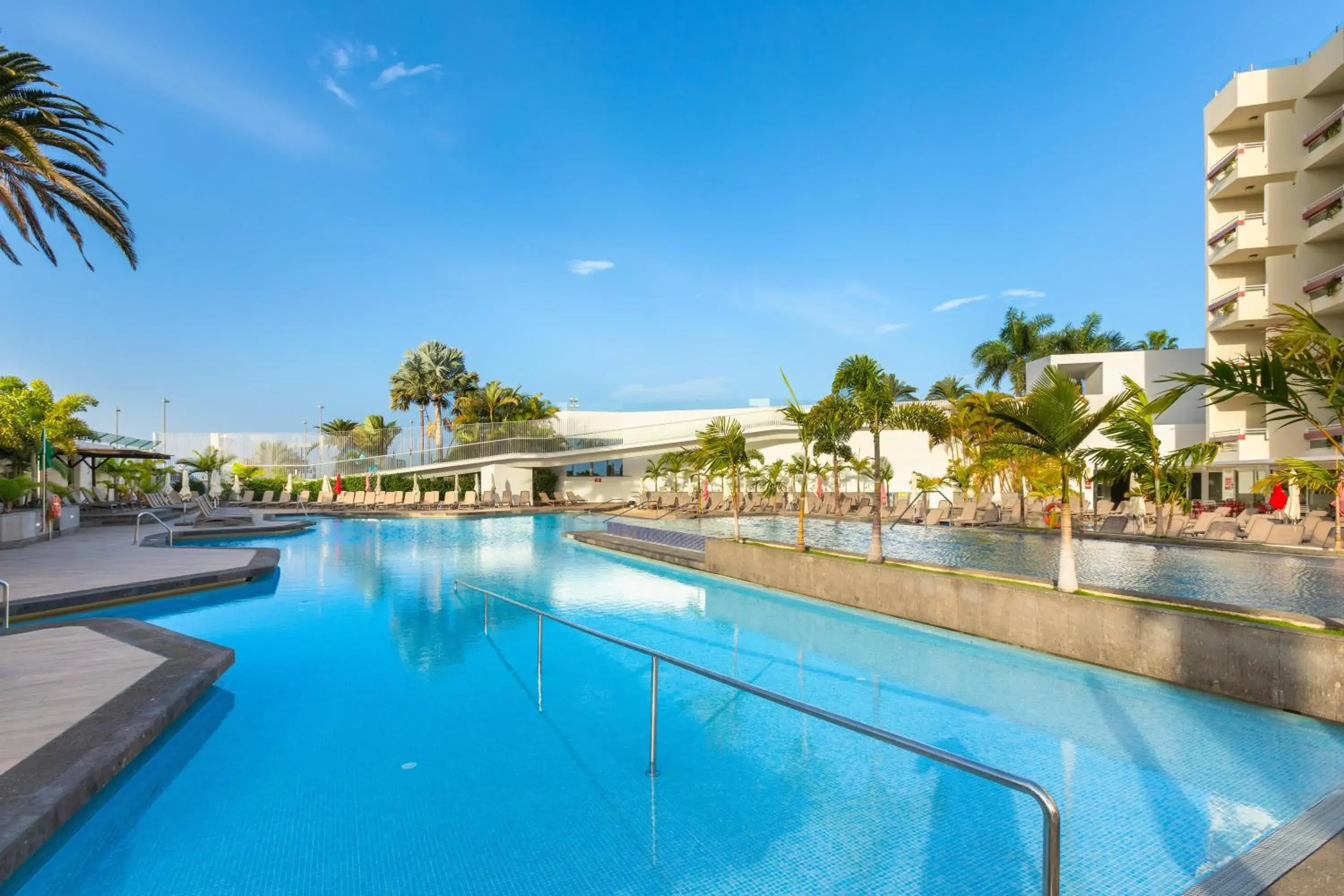 Swimming pool in Alexandre Troya Swimming pool in Alexandre Troya