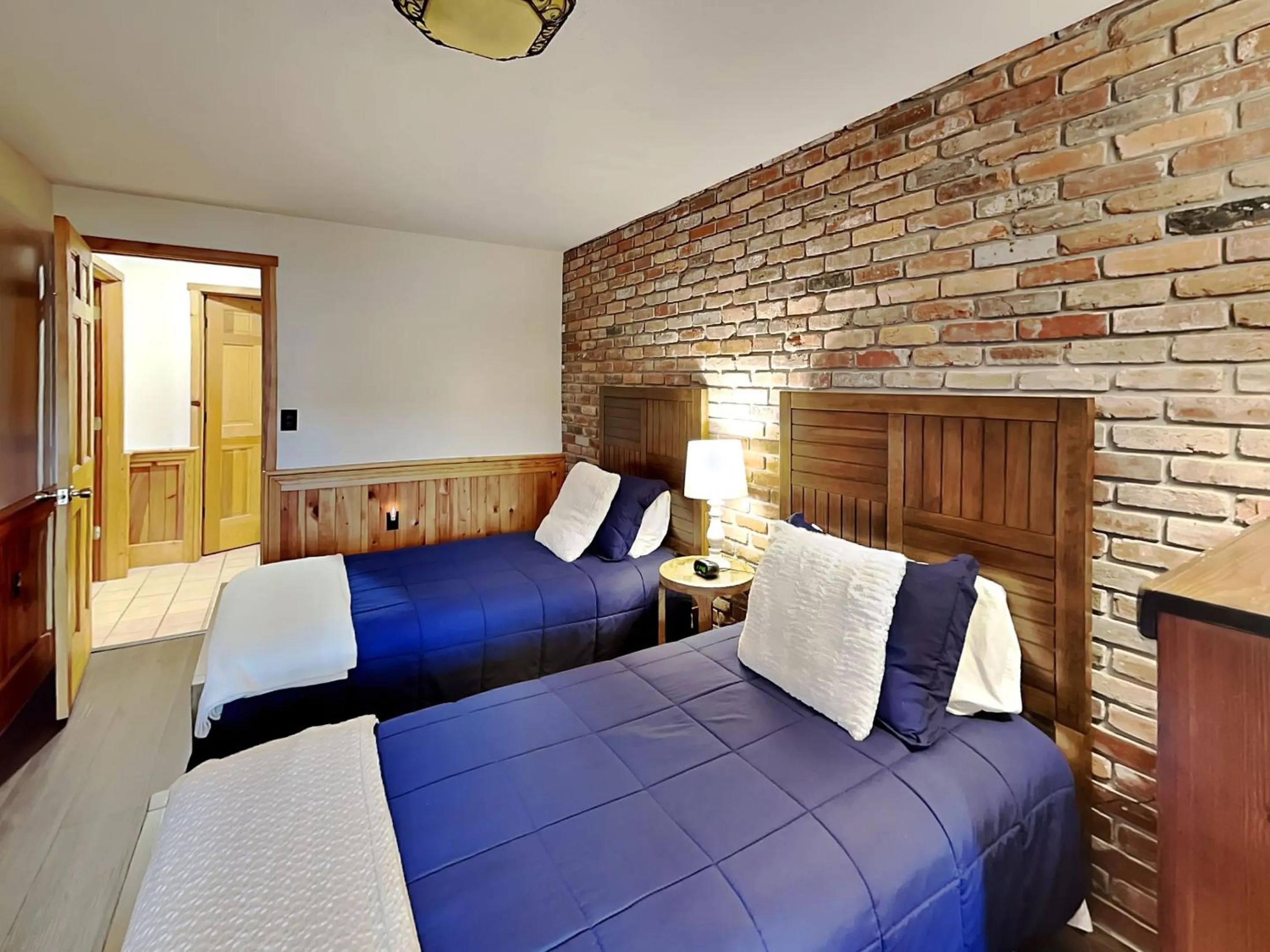 Bed in Shelby-on-the-Lake