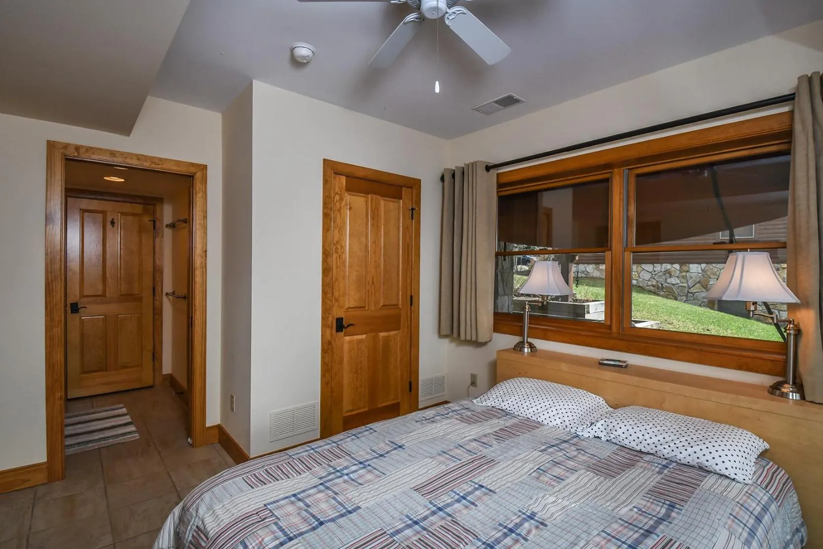 Property building, Bed in Hawk Mountain