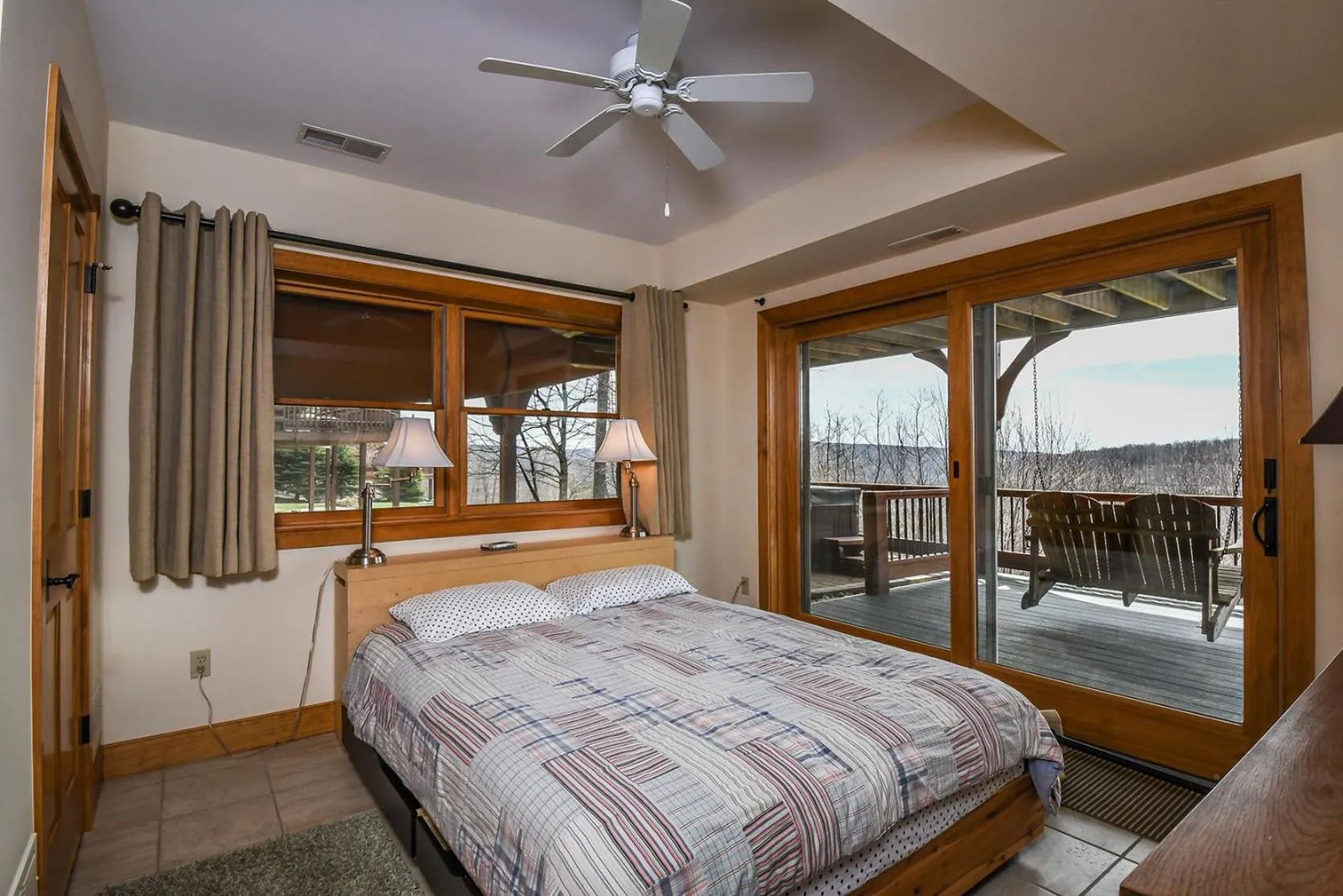 Property building, Bed in Hawk Mountain