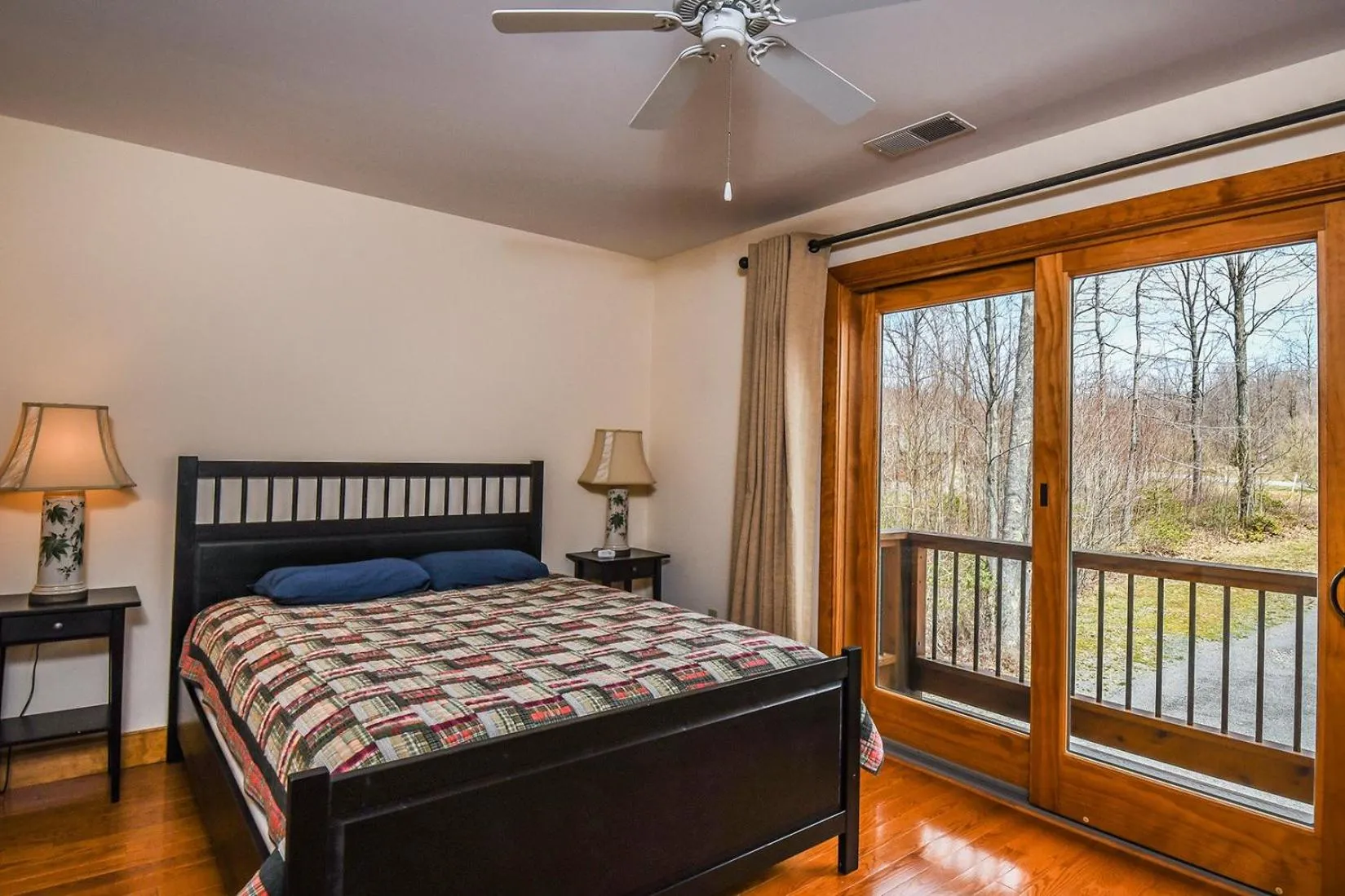 Property building, Bed in Hawk Mountain