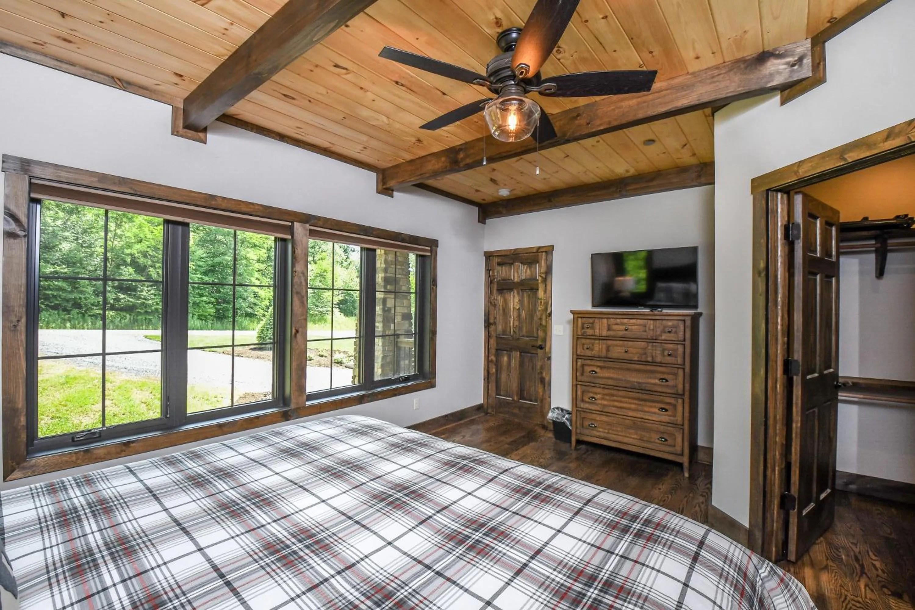 Property building, Bed in Above it All