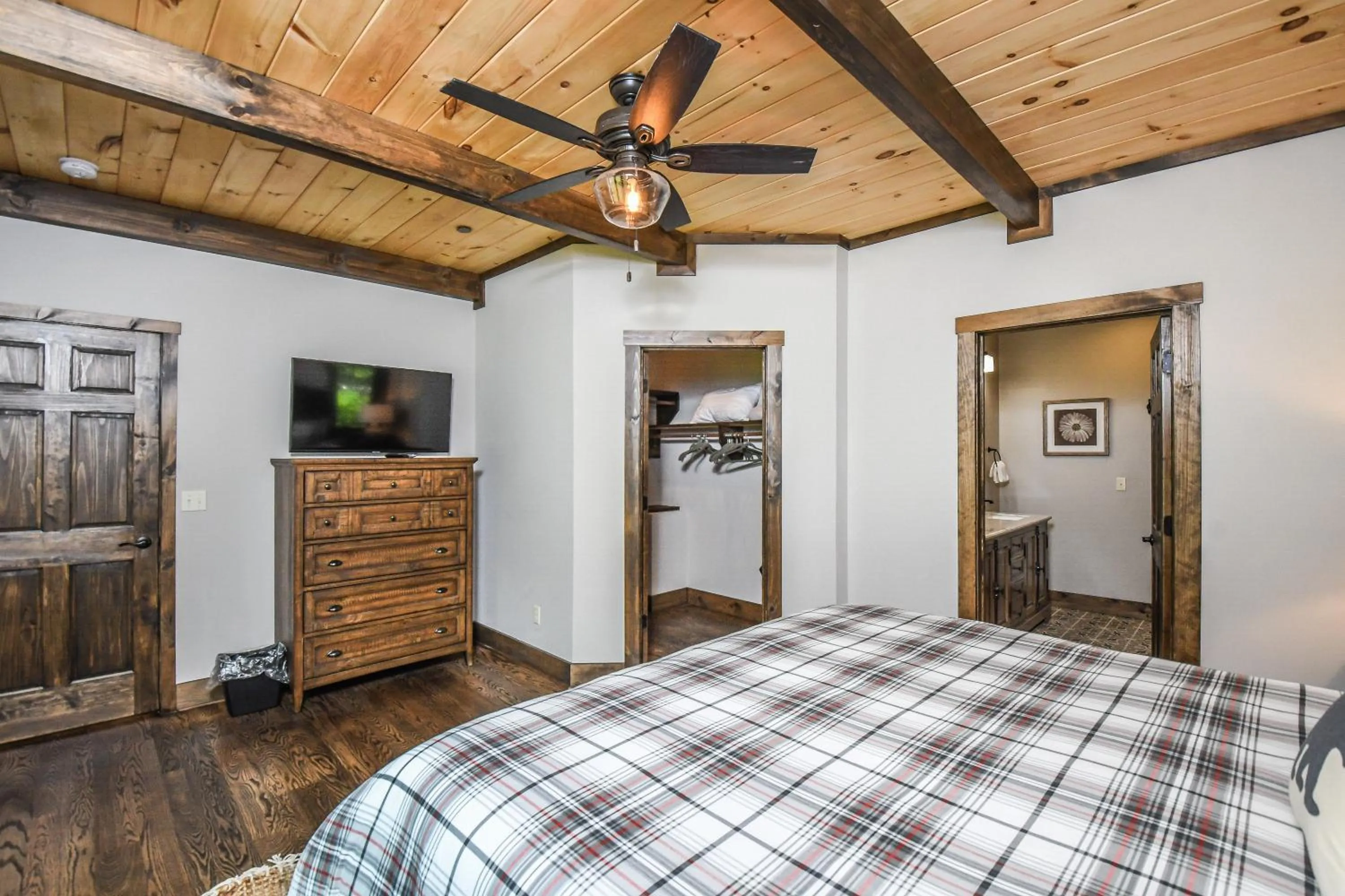 Property building, Bed in Above it All