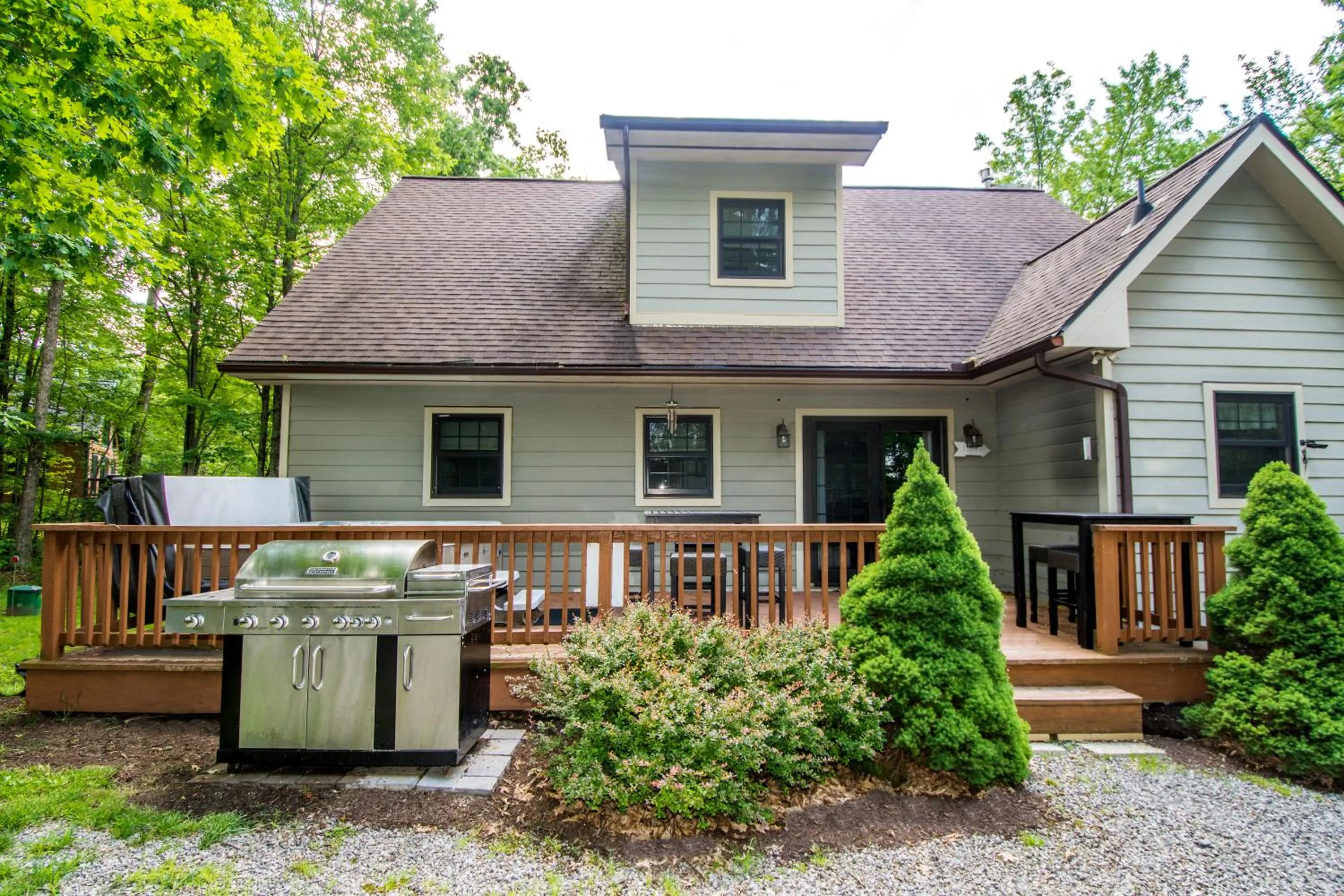 Property building in Sparkys Lodge