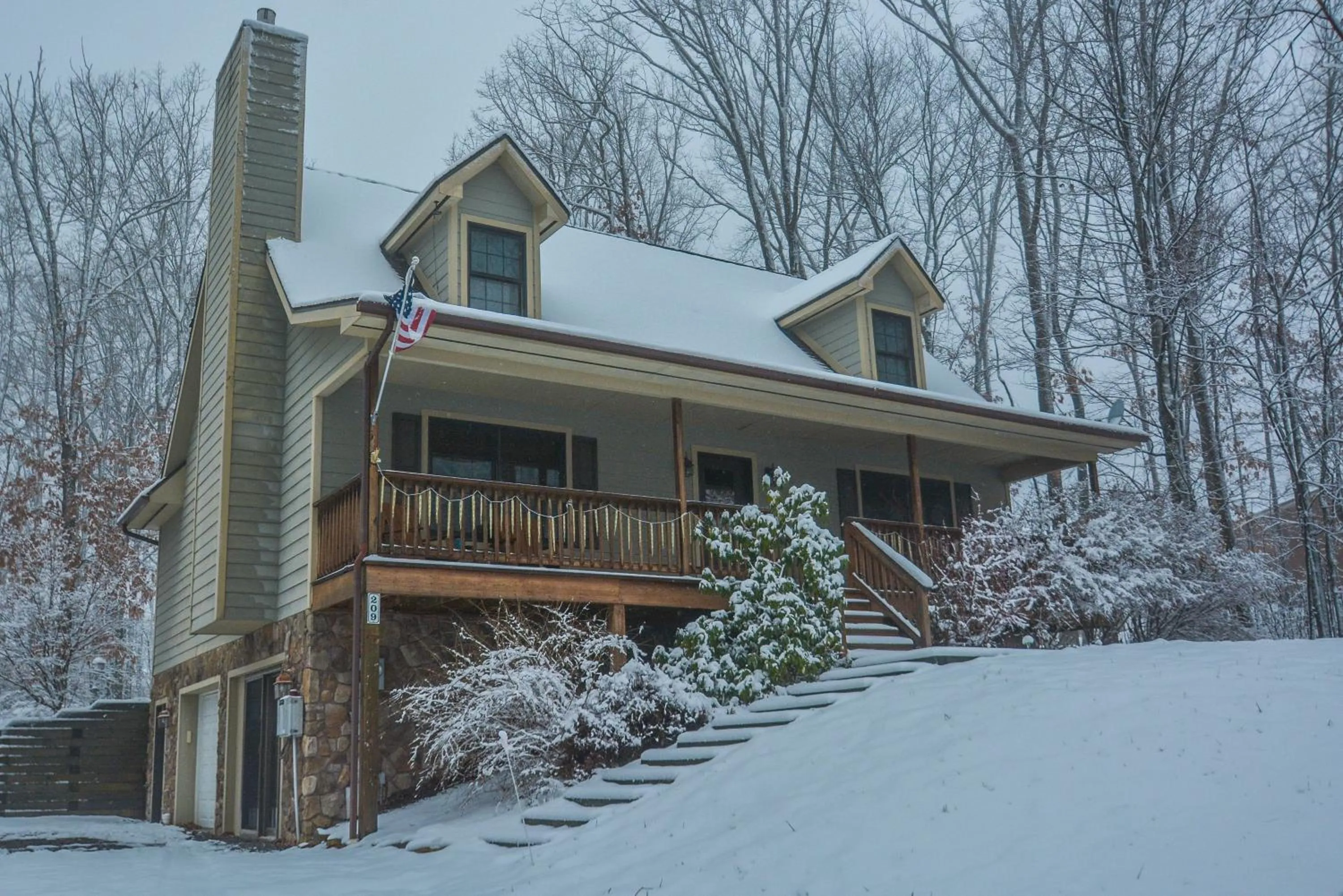 Property building in Sparkys Lodge