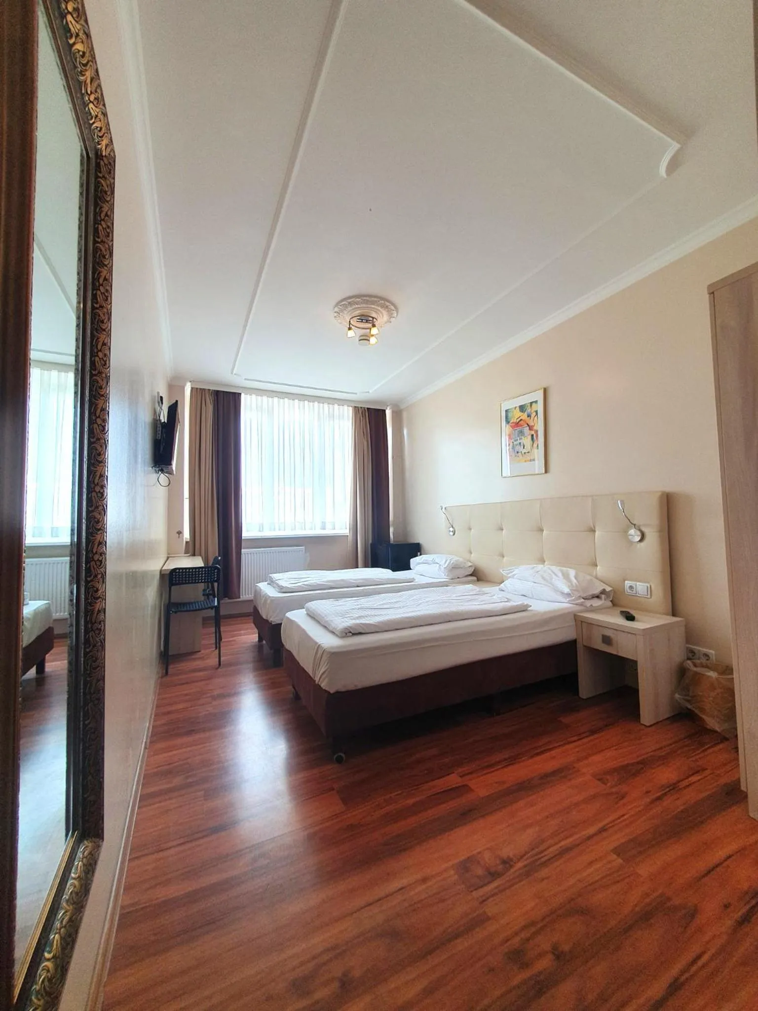 R&B Hotel