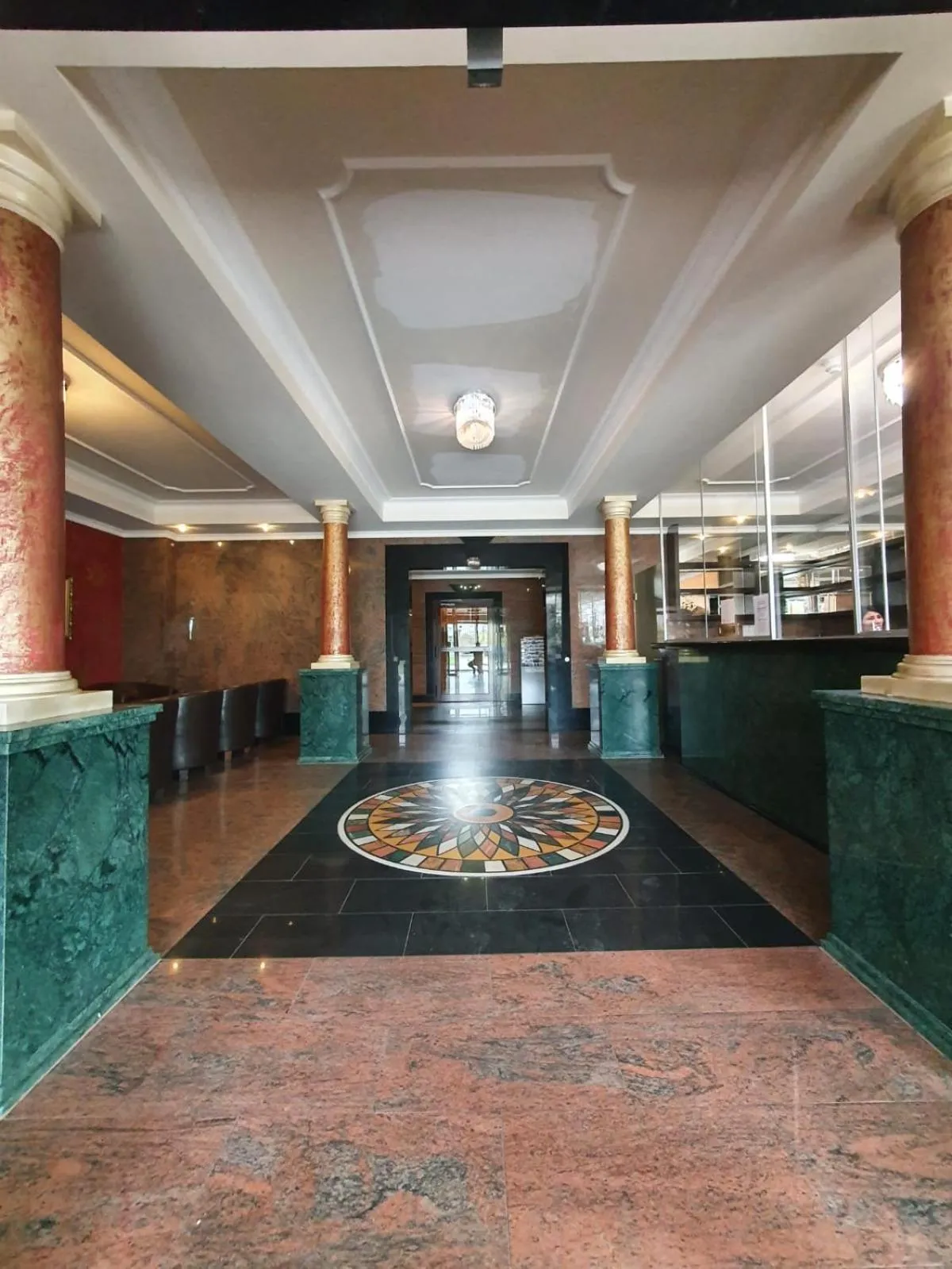 R&B Hotel