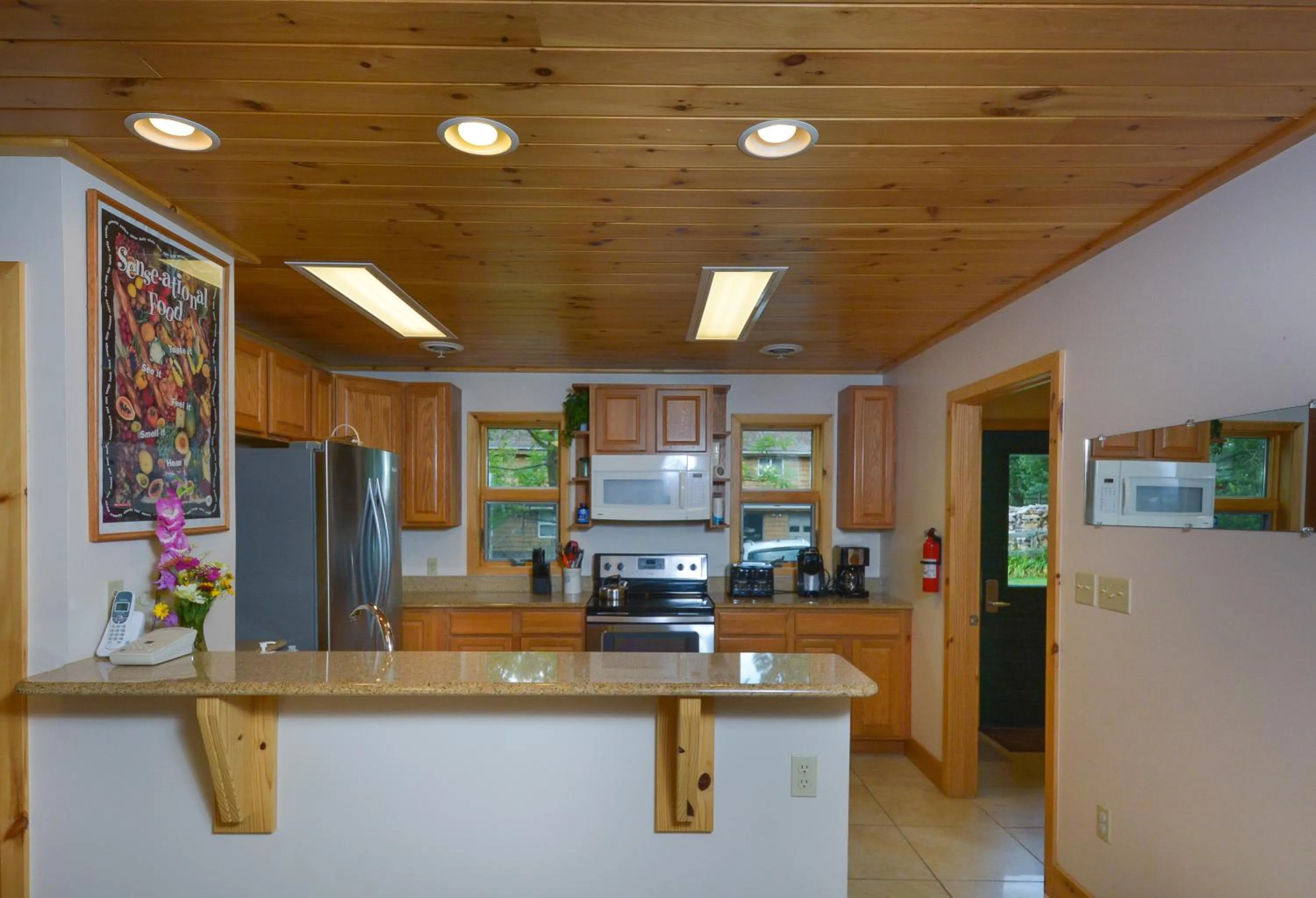 Property building in Lakeview Cottage