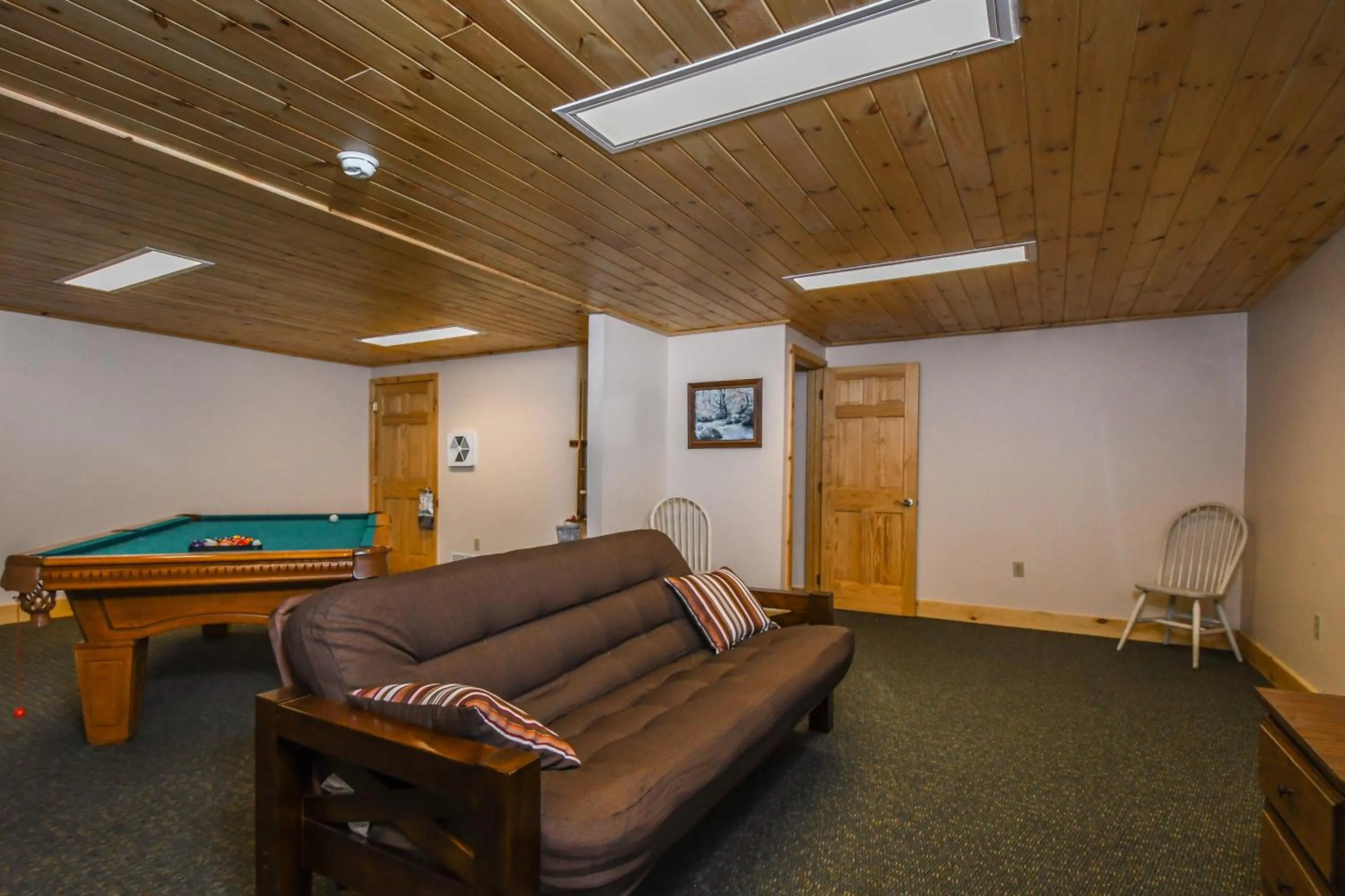 Property building in Lakeview Cottage