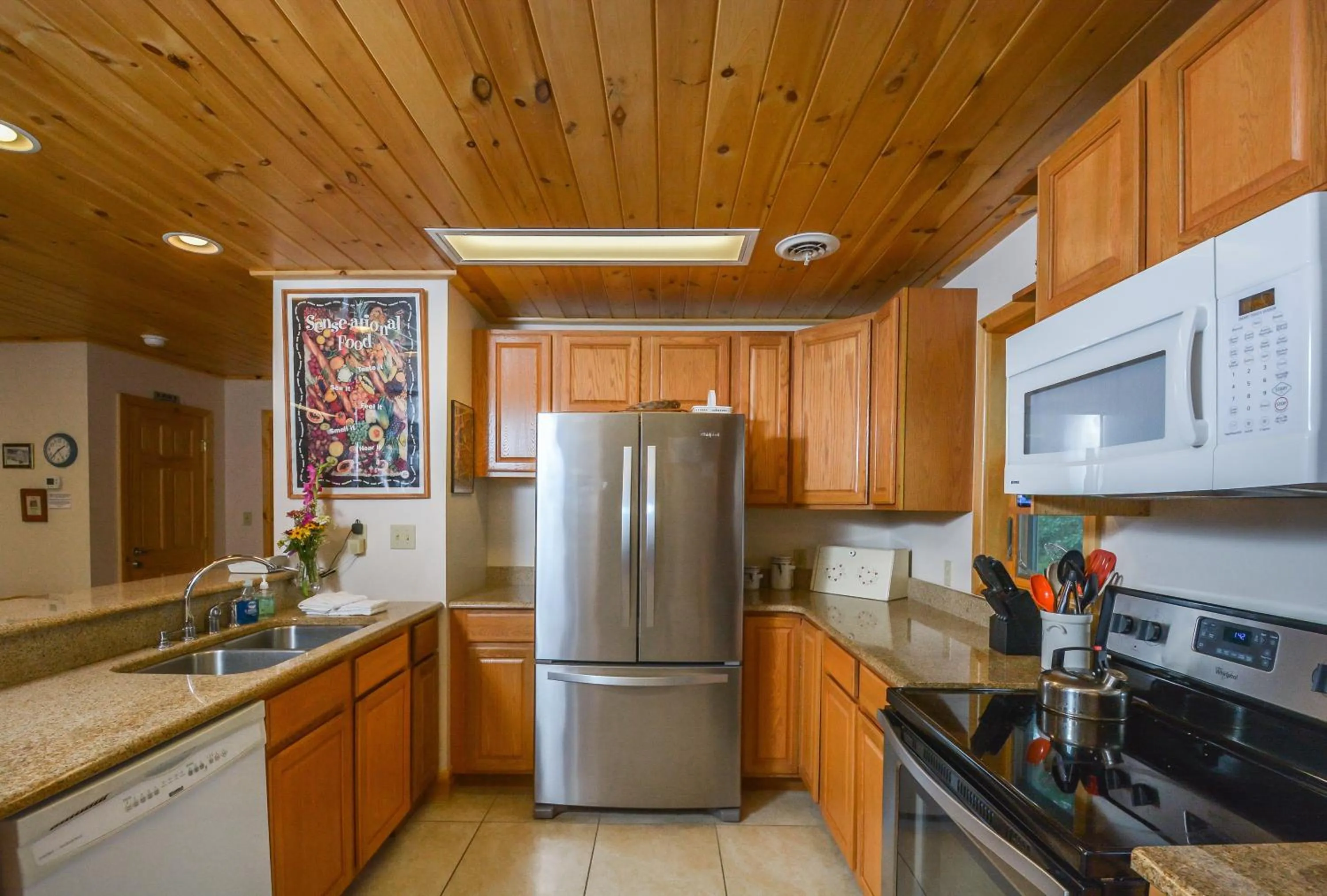 Property building in Lakeview Cottage