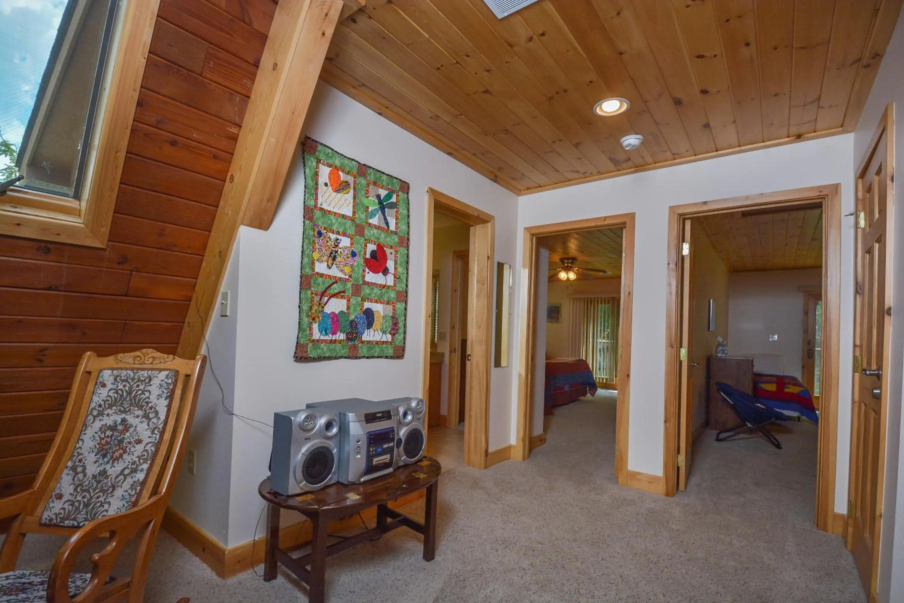 Property building, Bed in Lakeview Cottage