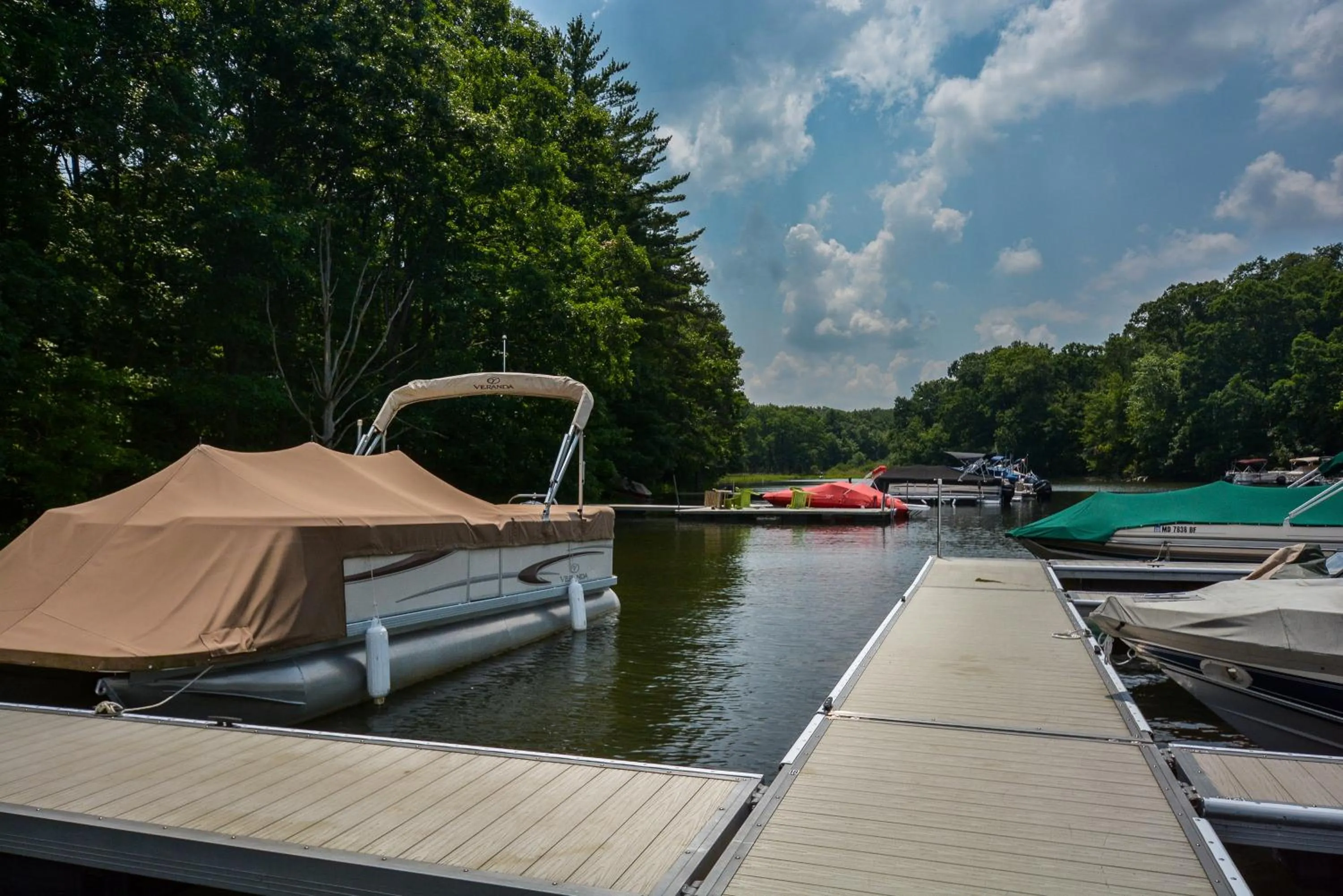 Property building in Lakeview Cottage