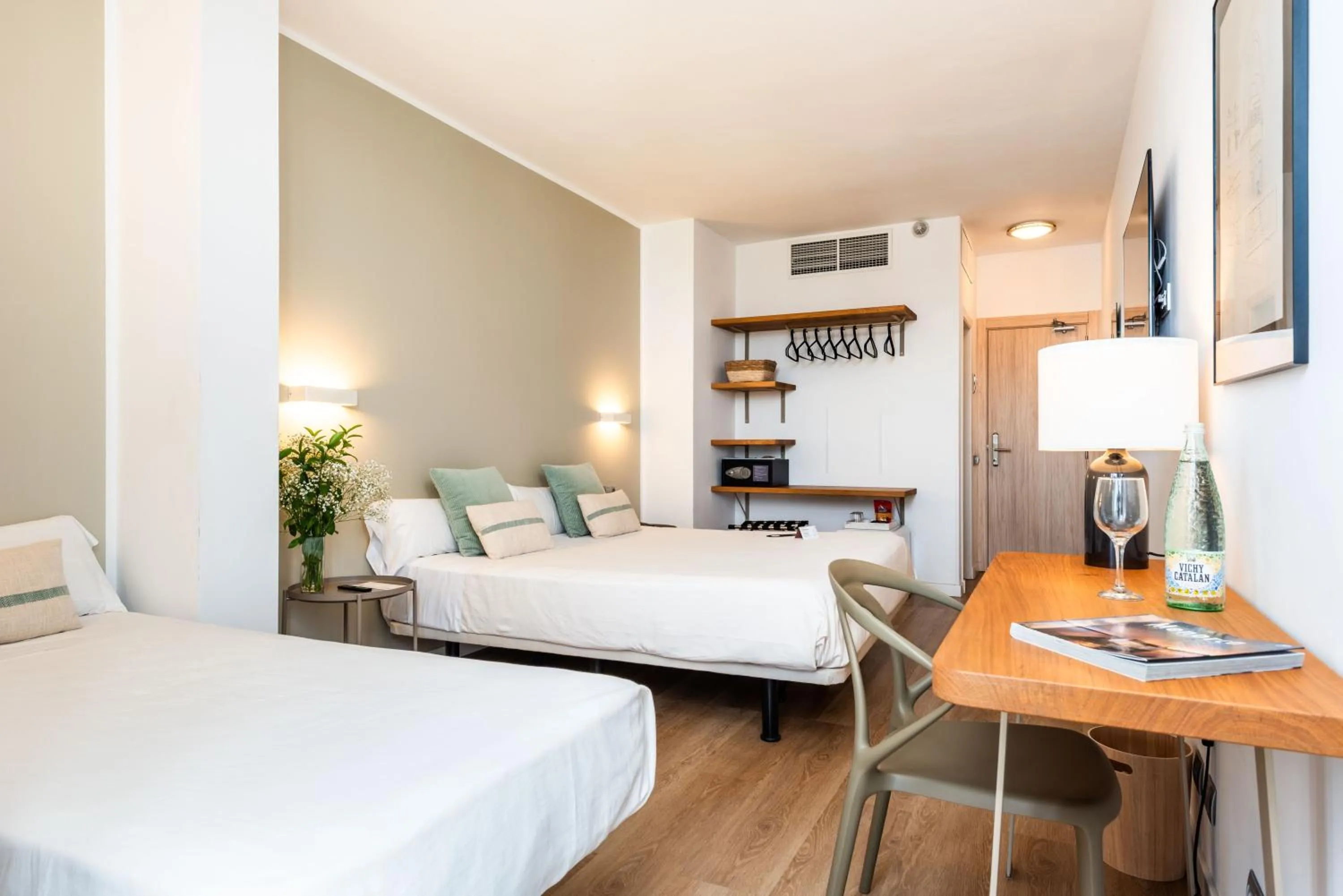 Photo of the whole room, Bed in Hotel Patricia Menorca