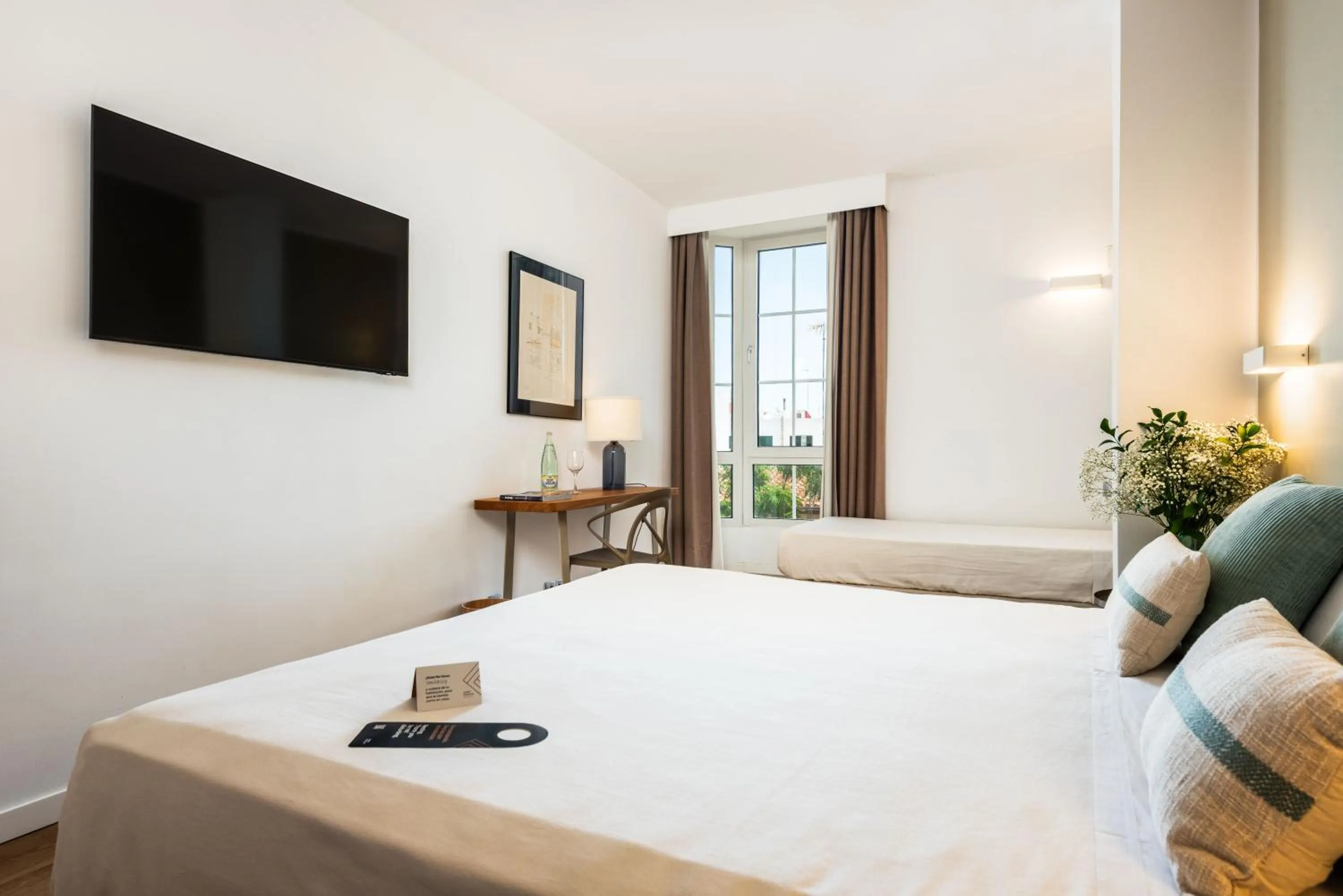 Photo of the whole room, Bed in Hotel Patricia Menorca