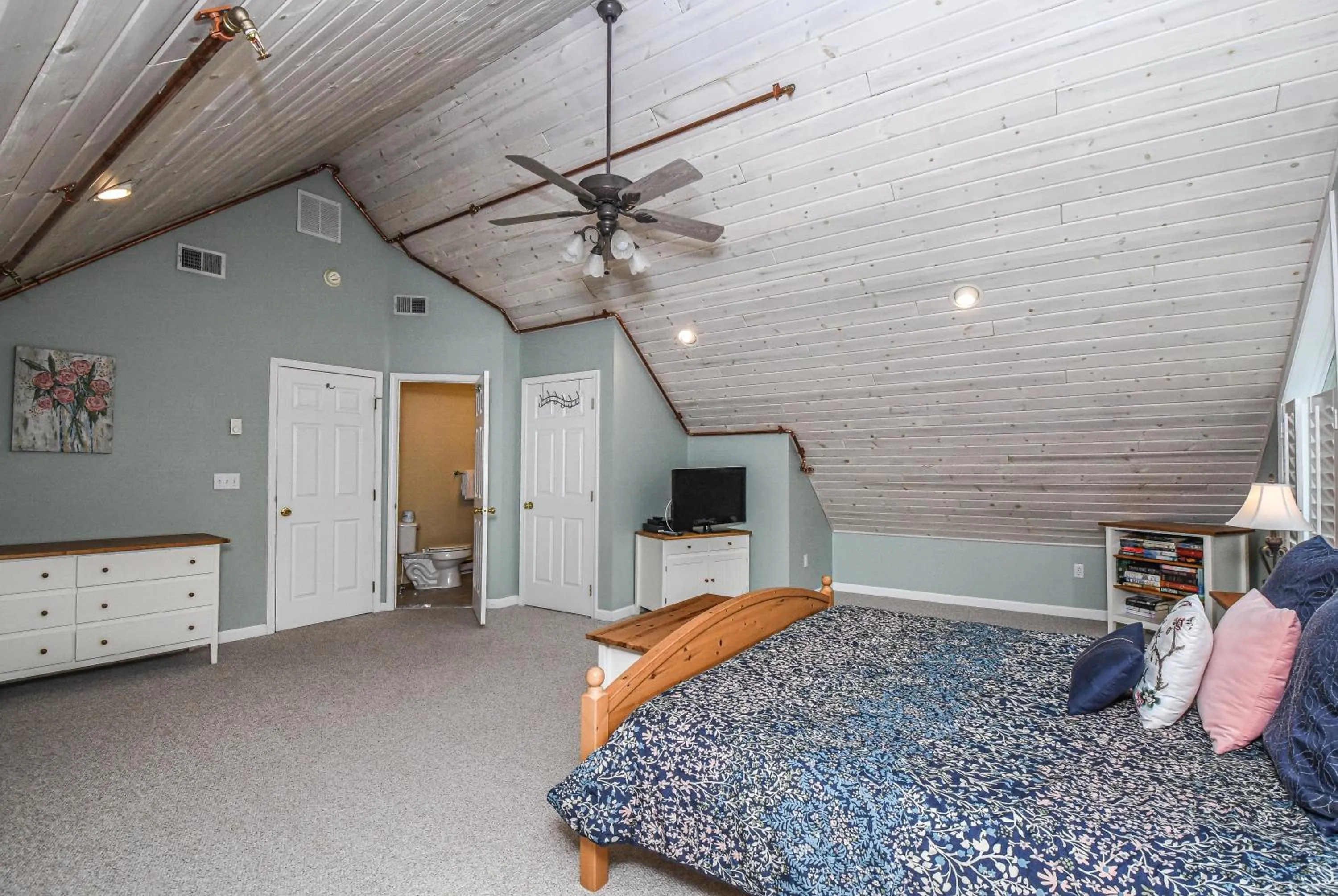 Property building, Bed in Castle in the Sky