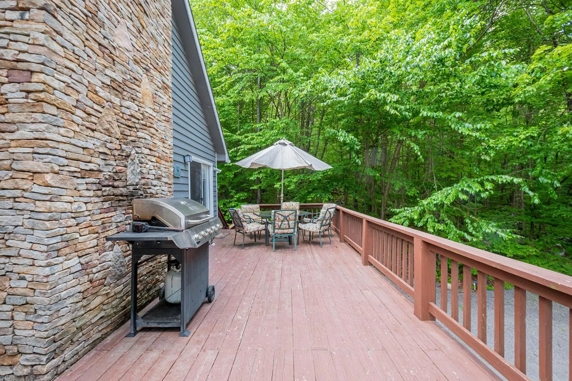 Property building in Home Sweet Cabin