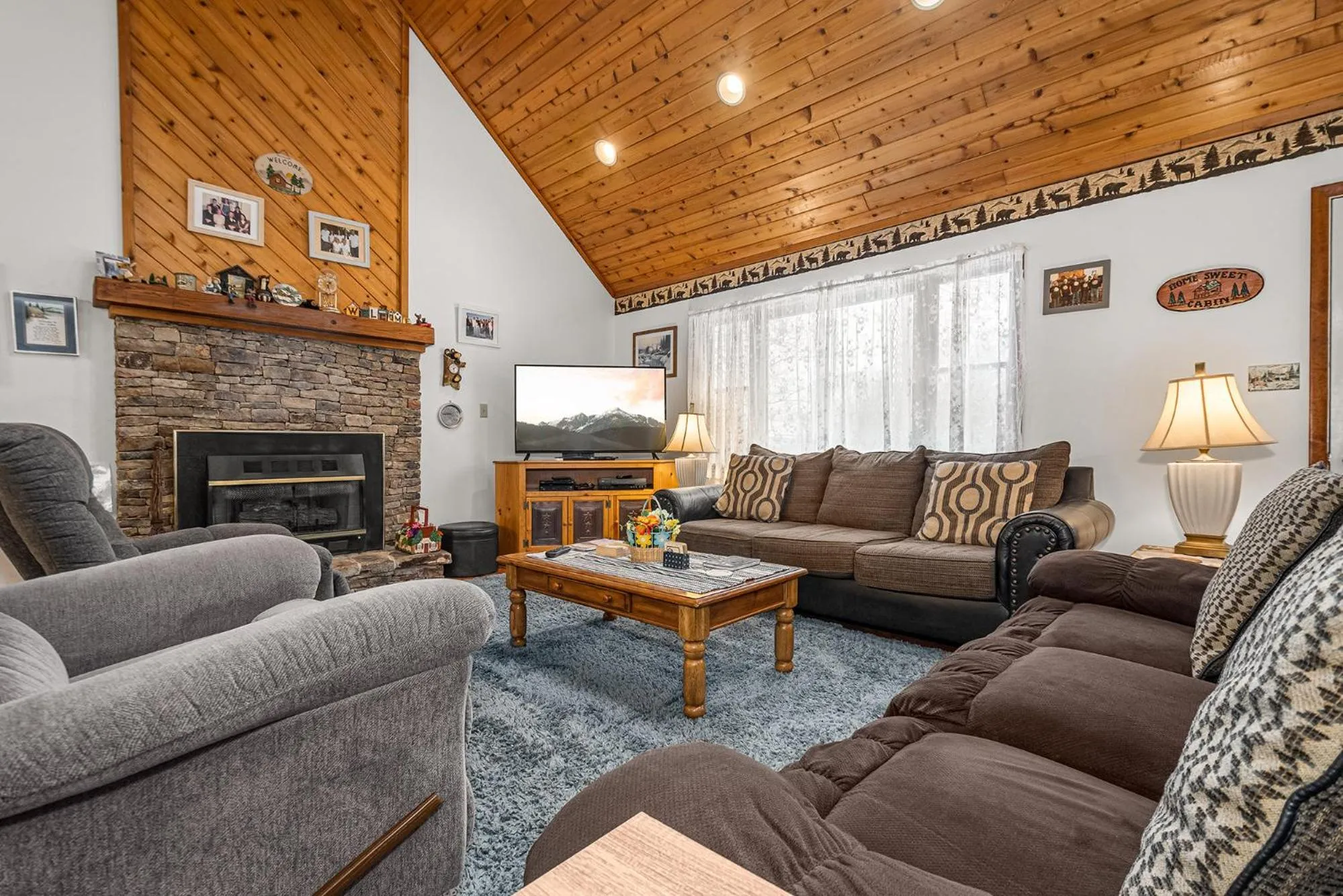 Property building in Home Sweet Cabin