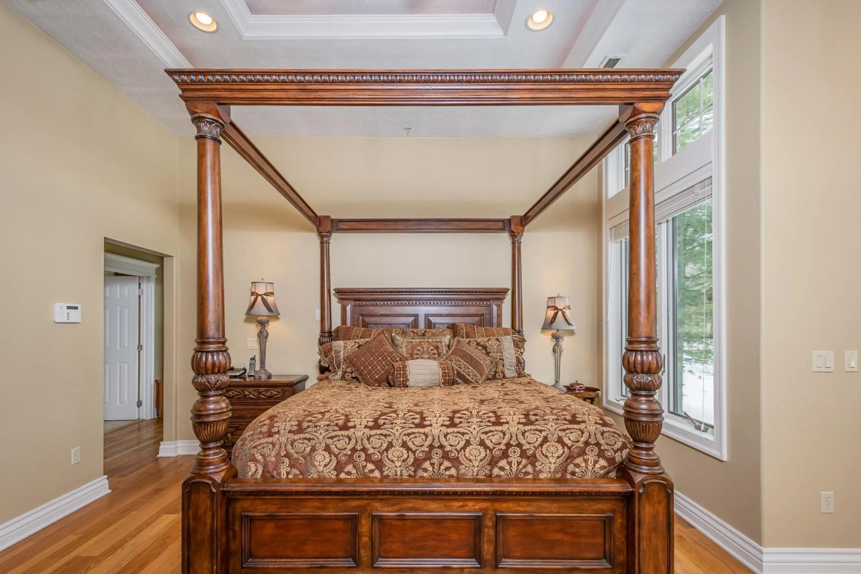 Property building, Bed in Champagne Taste