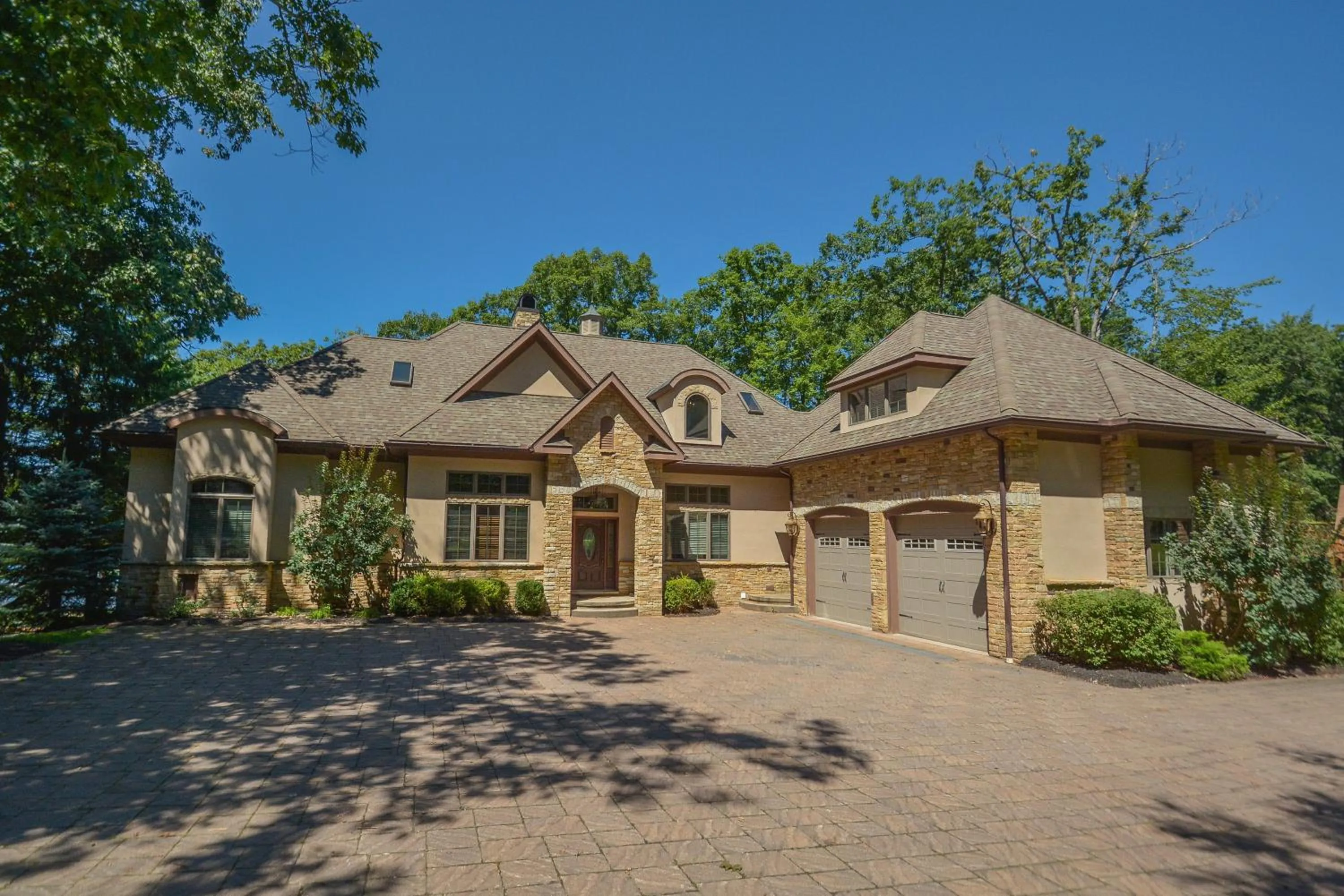 Property building in Champagne Taste