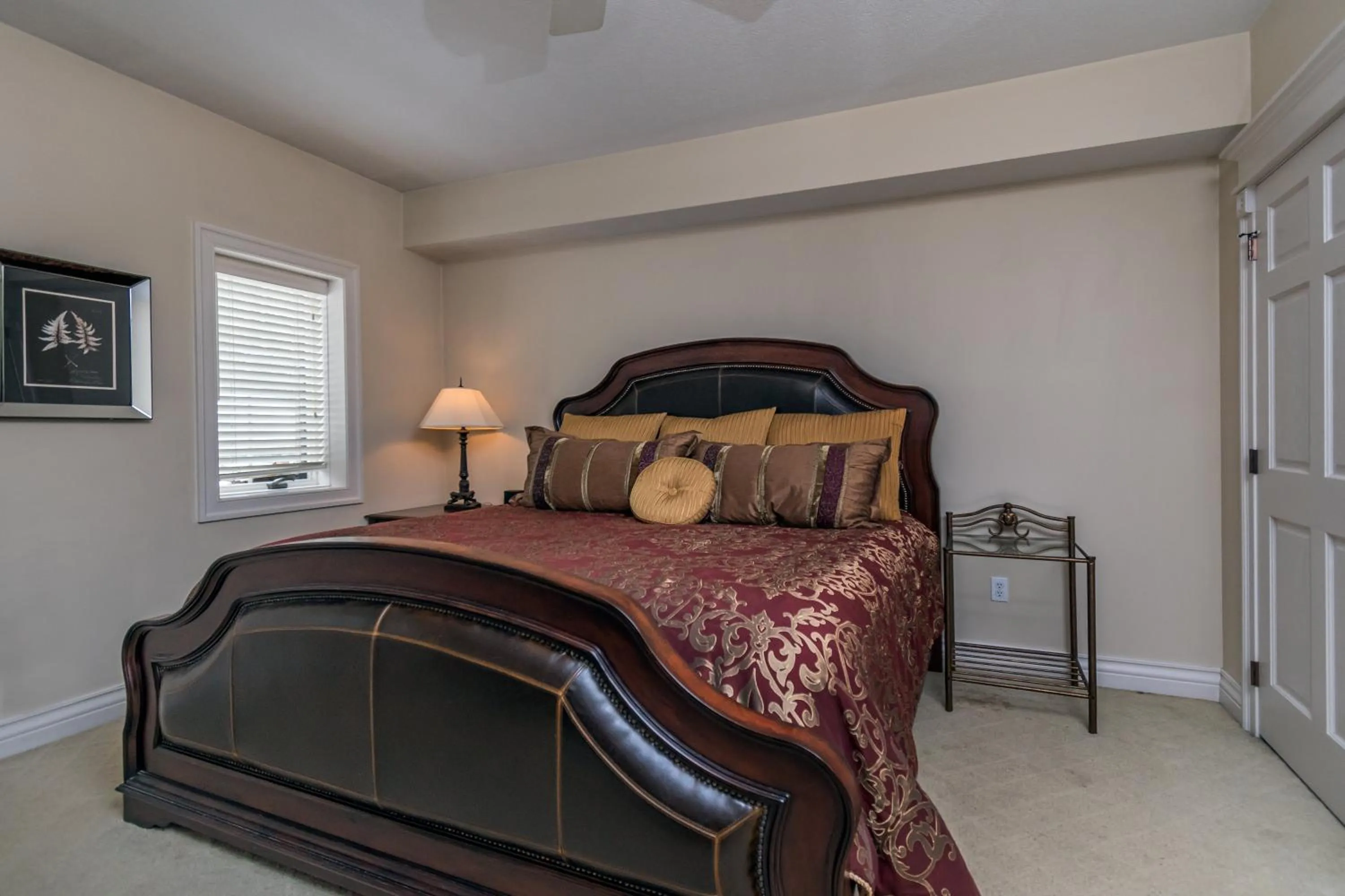 Property building, Bed in Champagne Taste