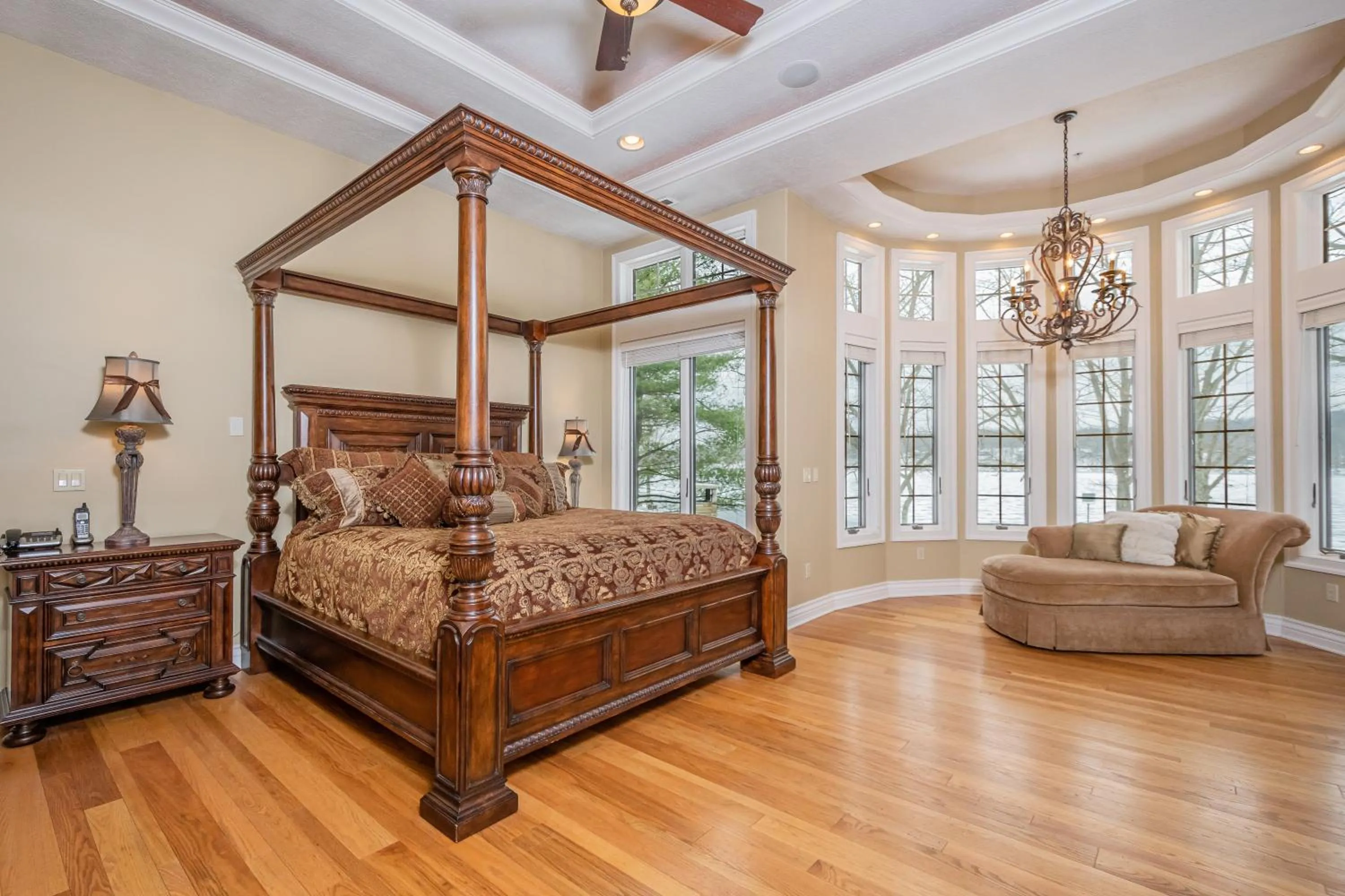 Property building, Bed in Champagne Taste