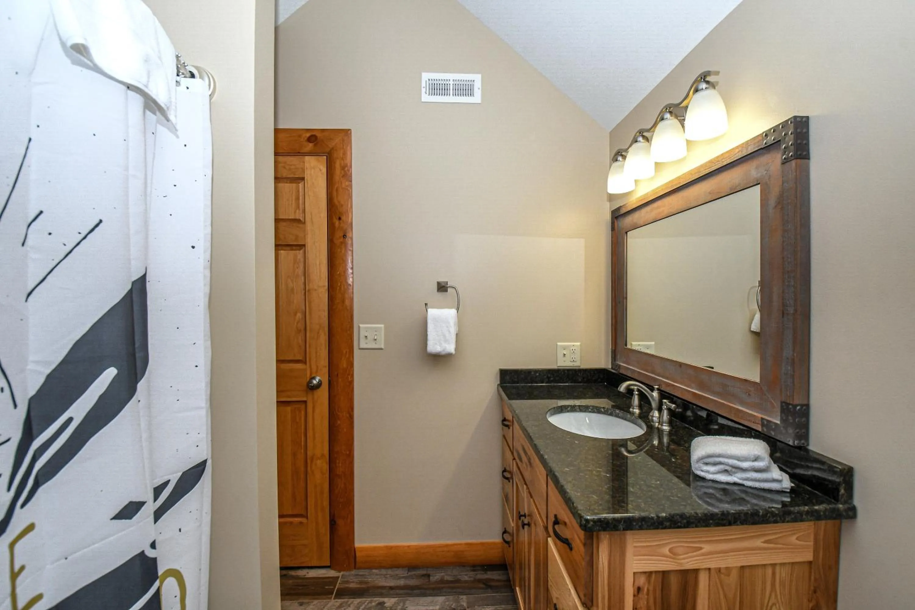 Property building in Eagle on 7