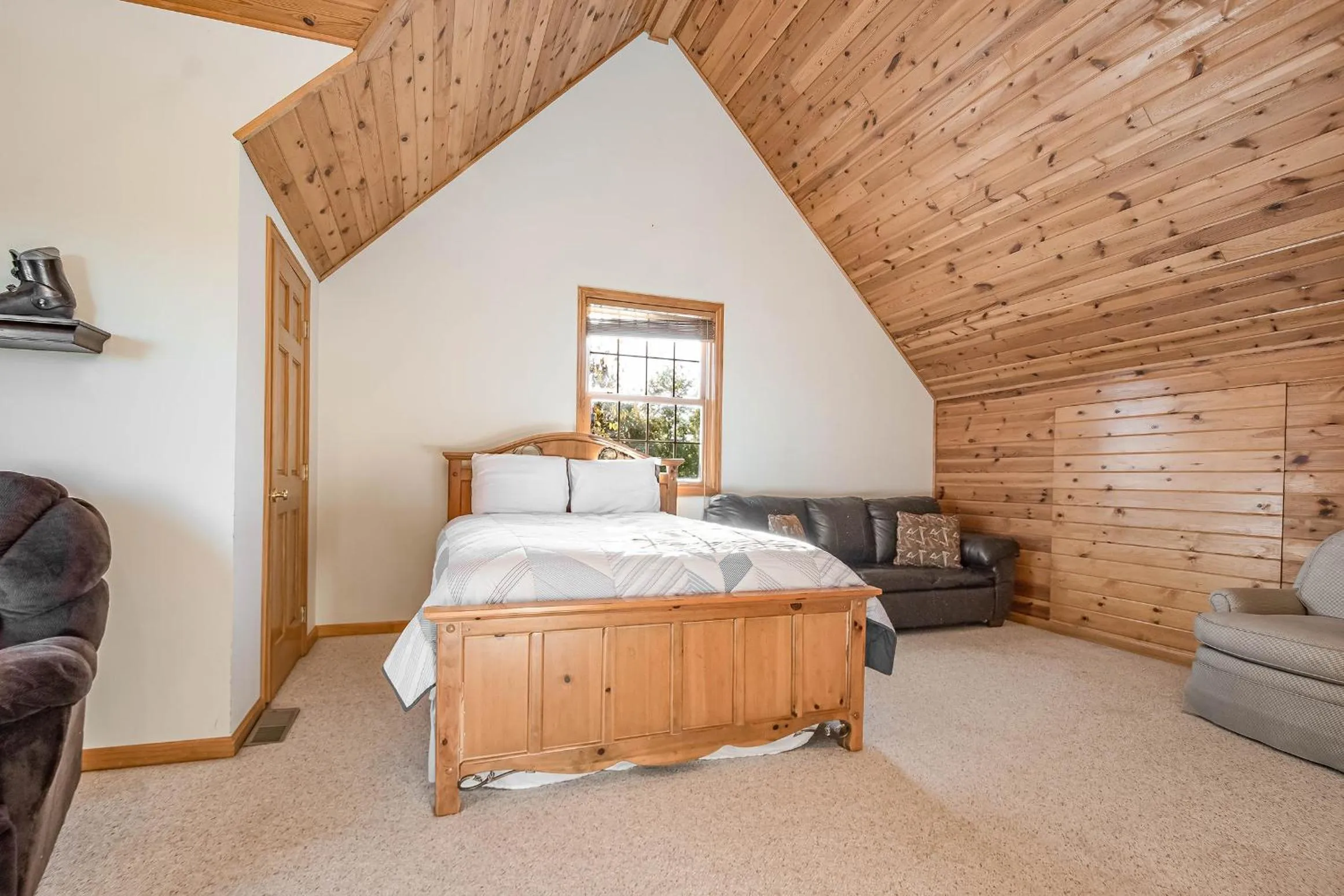 Property building, Bed in Green Gables