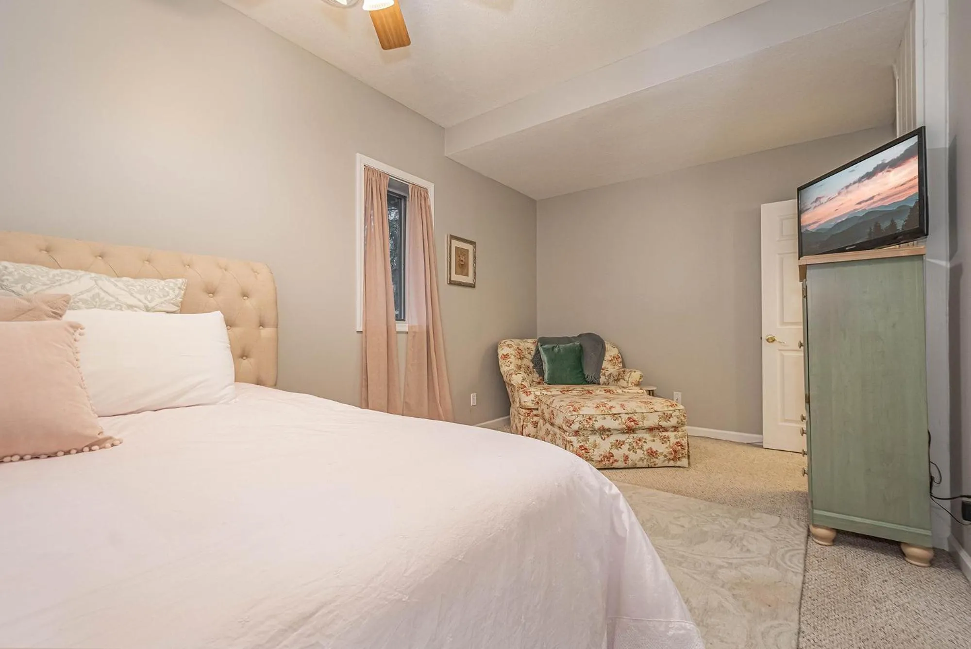 Property building, Bed in The Quarterdeck